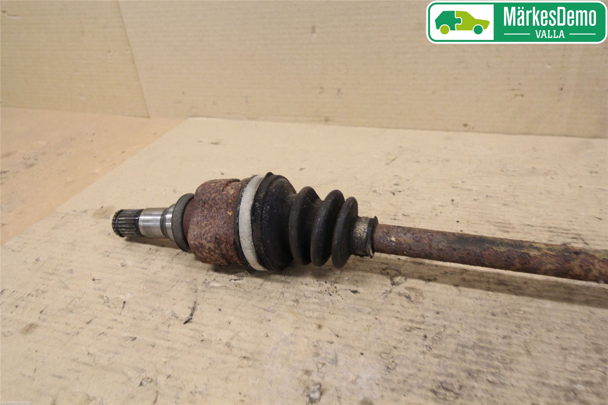Toyota AYGO 06-14 Drivaxel Fram Vänster