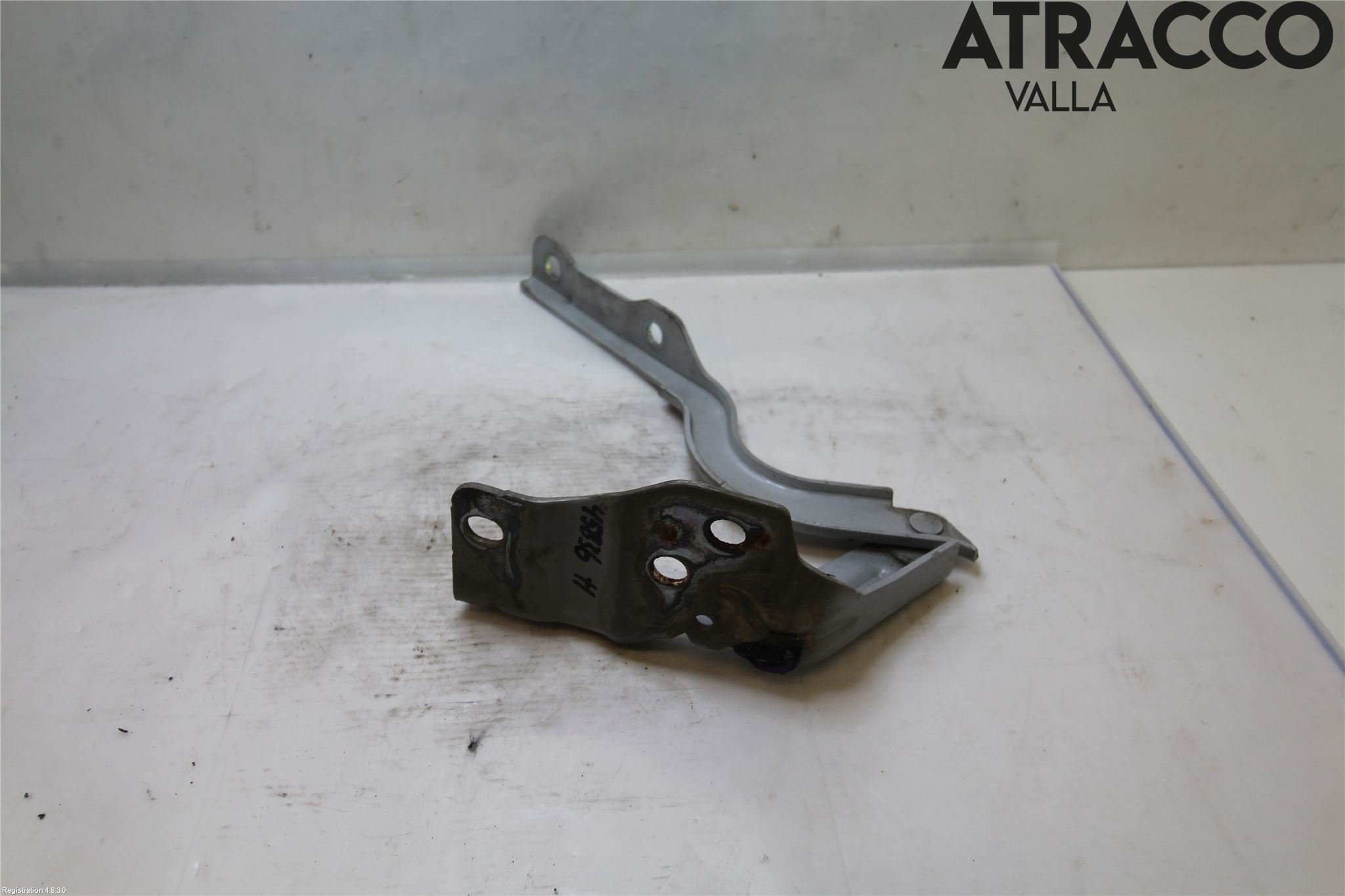 Hyundai i40 16-18 Huvgångjärn