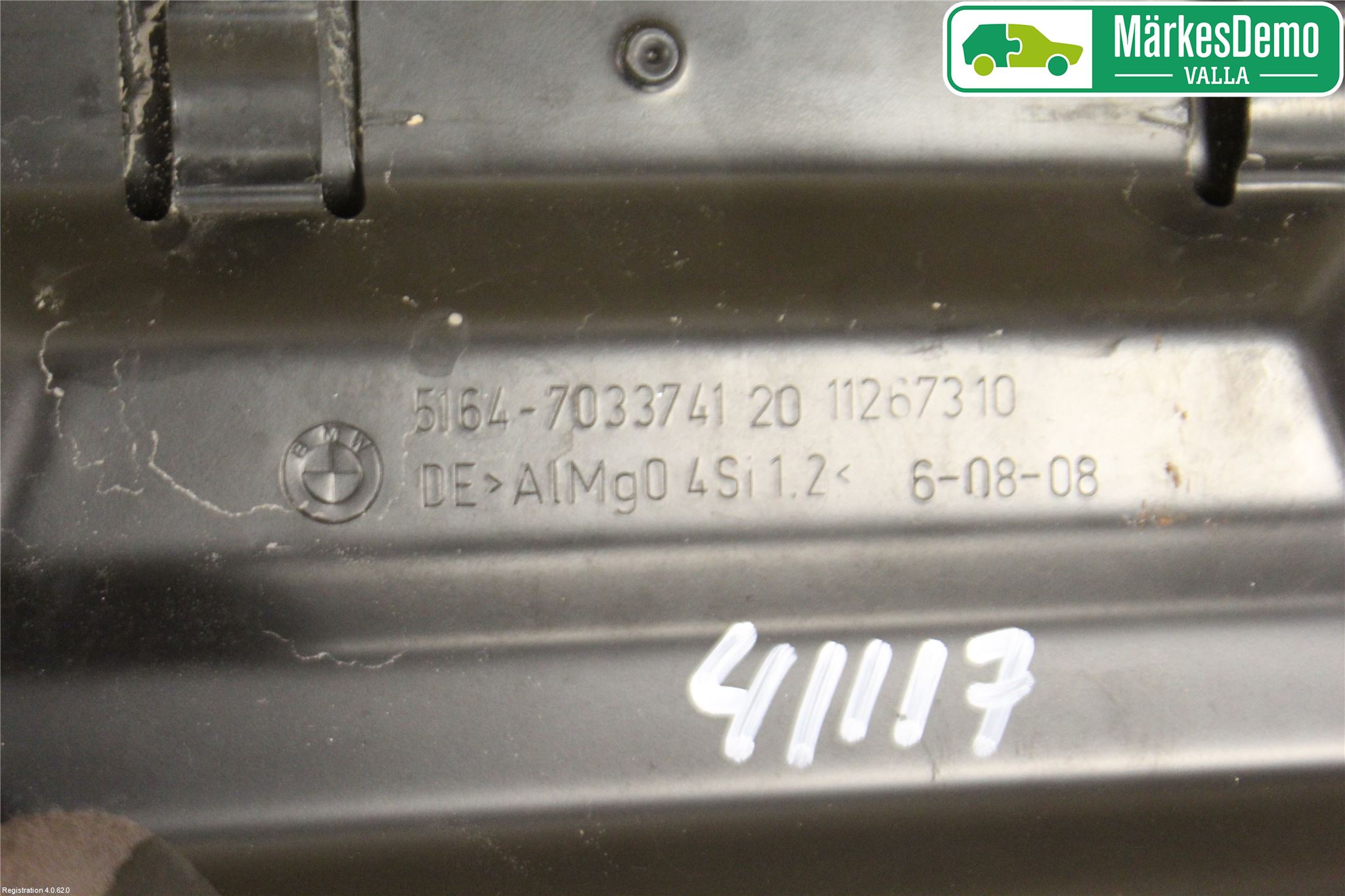 BMW 5 E60/61 Sed/Tou 02-10 Front Huvlåsplåt-Balk