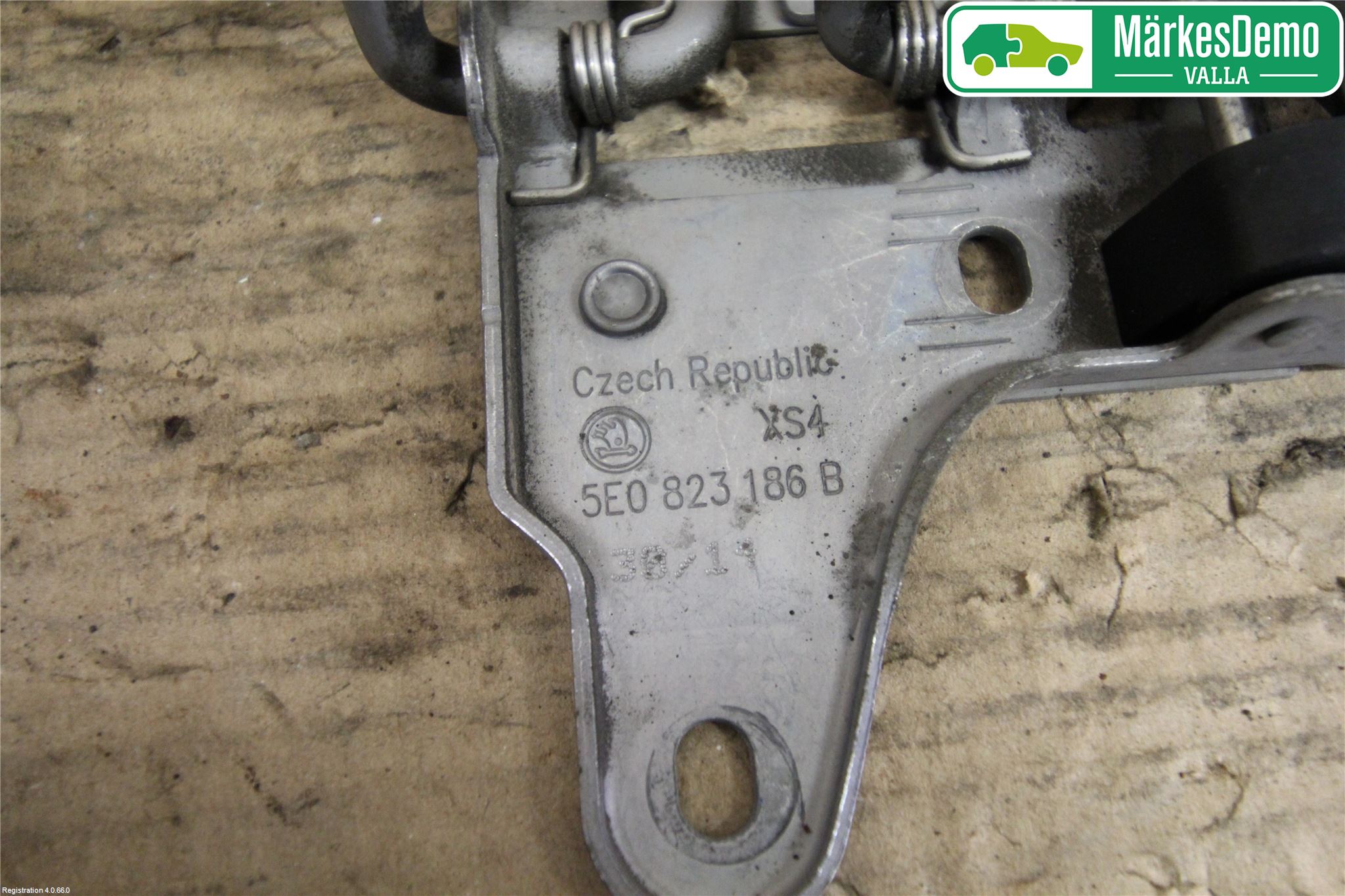 Skoda SUPERB 09-15 Huv Spärr