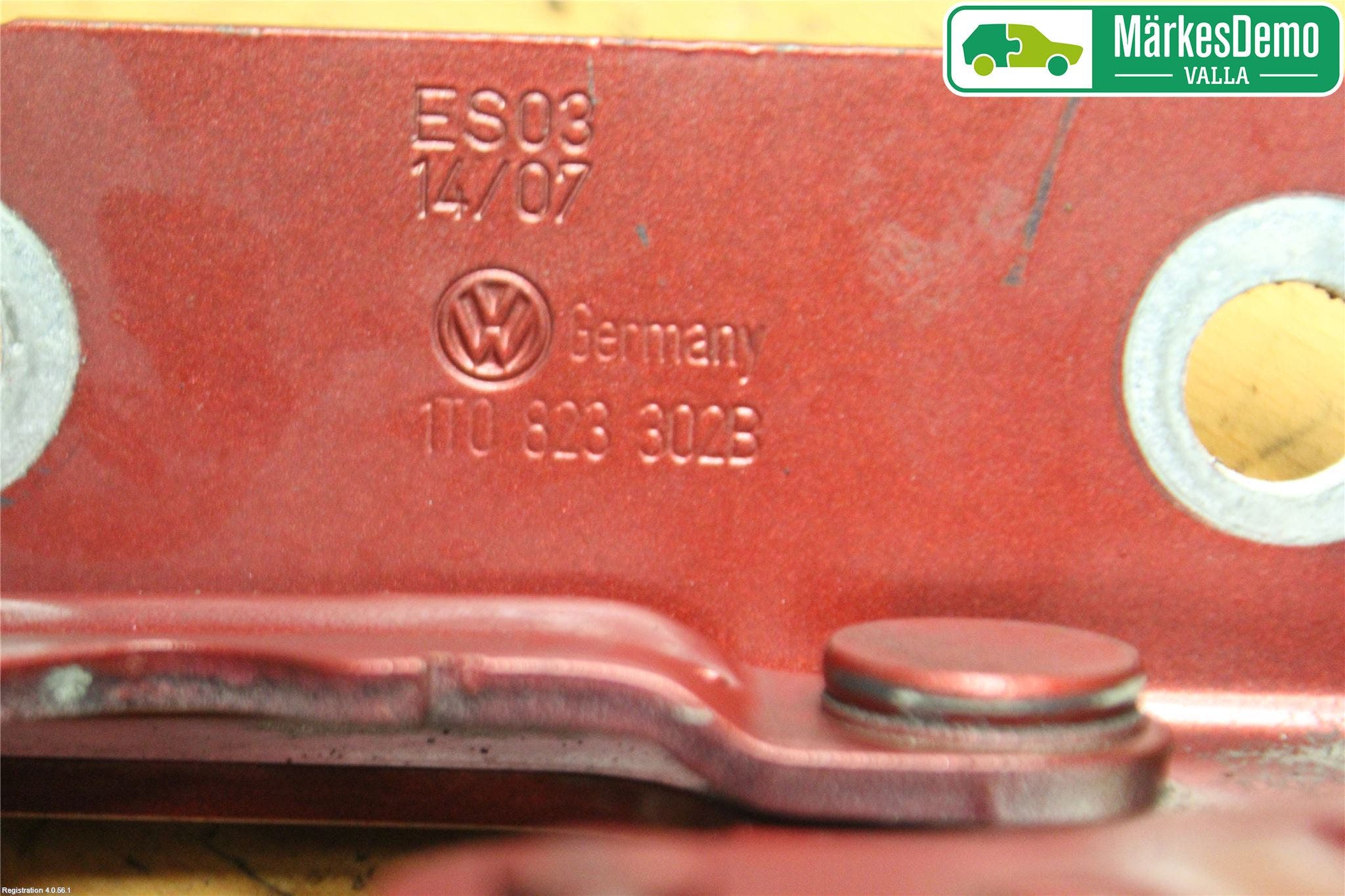 Volkswagen VW TOURAN 03-10 Huvgångjärn