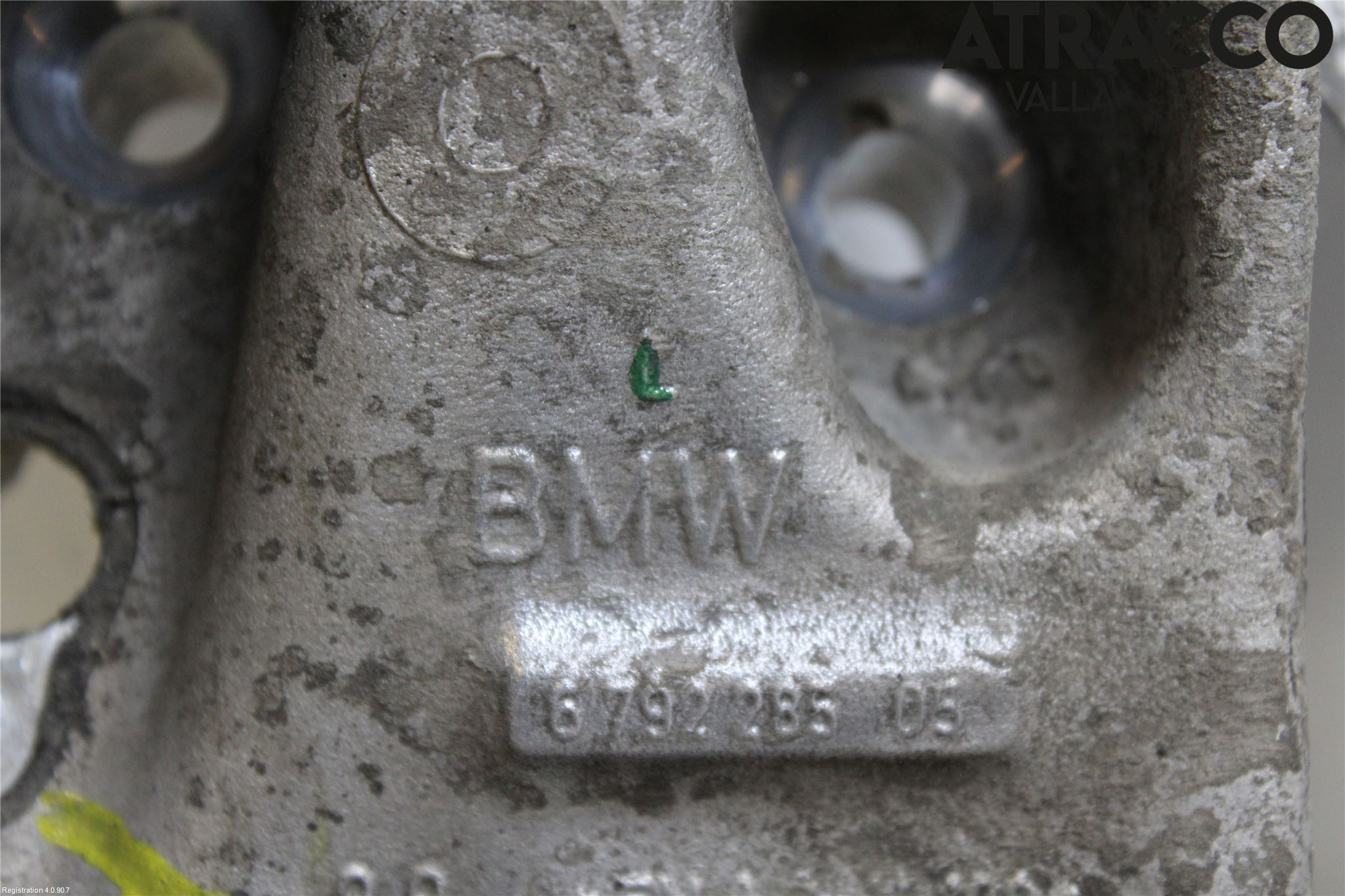 BMW 1 F20/F21 11-19 Styrspindel Lagerhus Vä