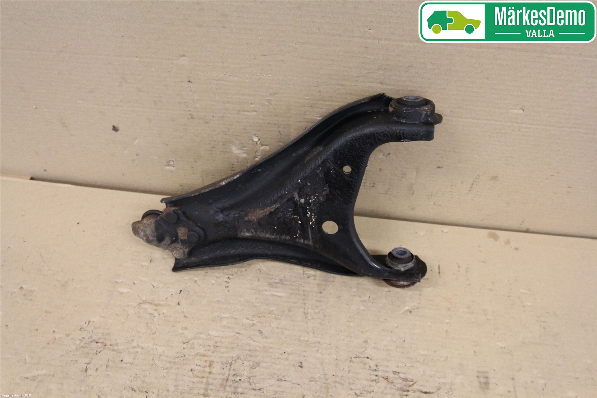 Dacia DUSTER 10-17 Bärarm Fram Undre Vä