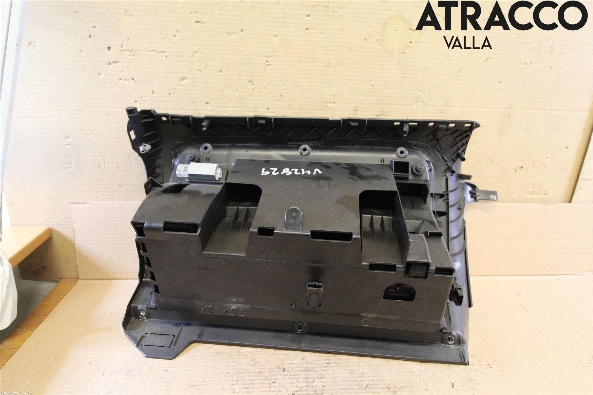 Volkswagen VW GOLF VI 09-13 Handskfack