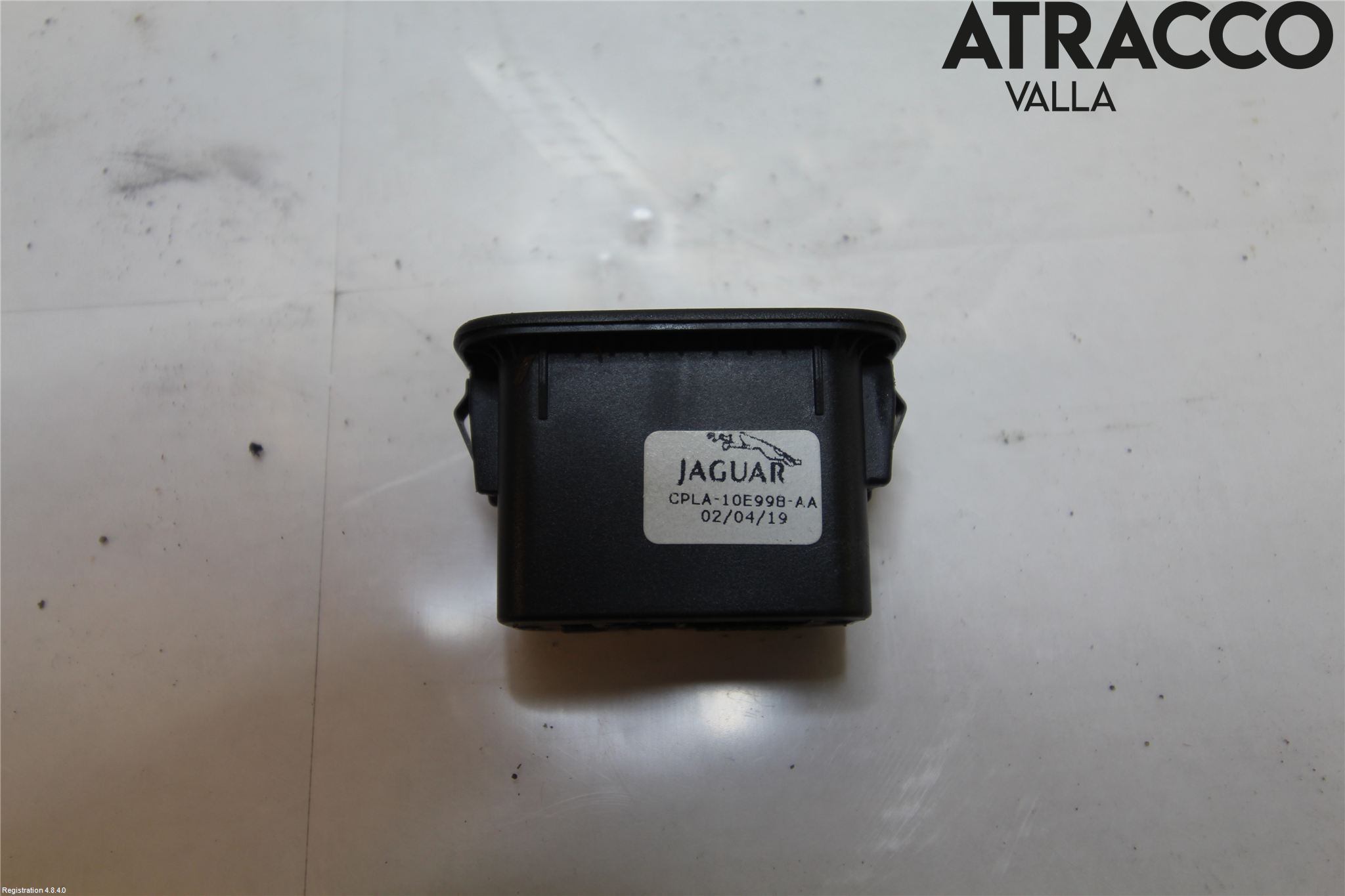 Jaguar F-PACE Strömställare Baklucka