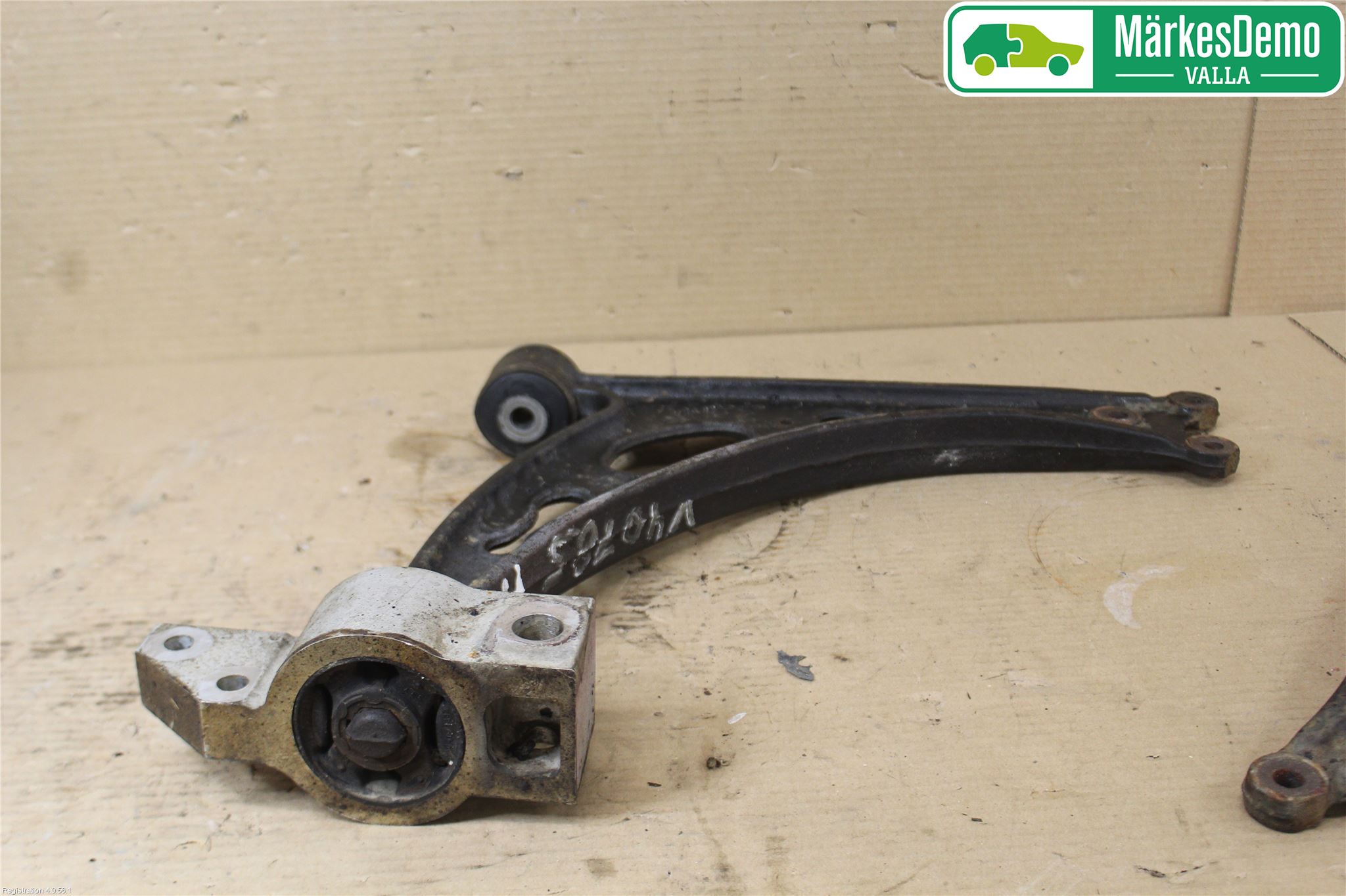 Volkswagen VW TOURAN 03-10 Bärarm Fram Undre Hö