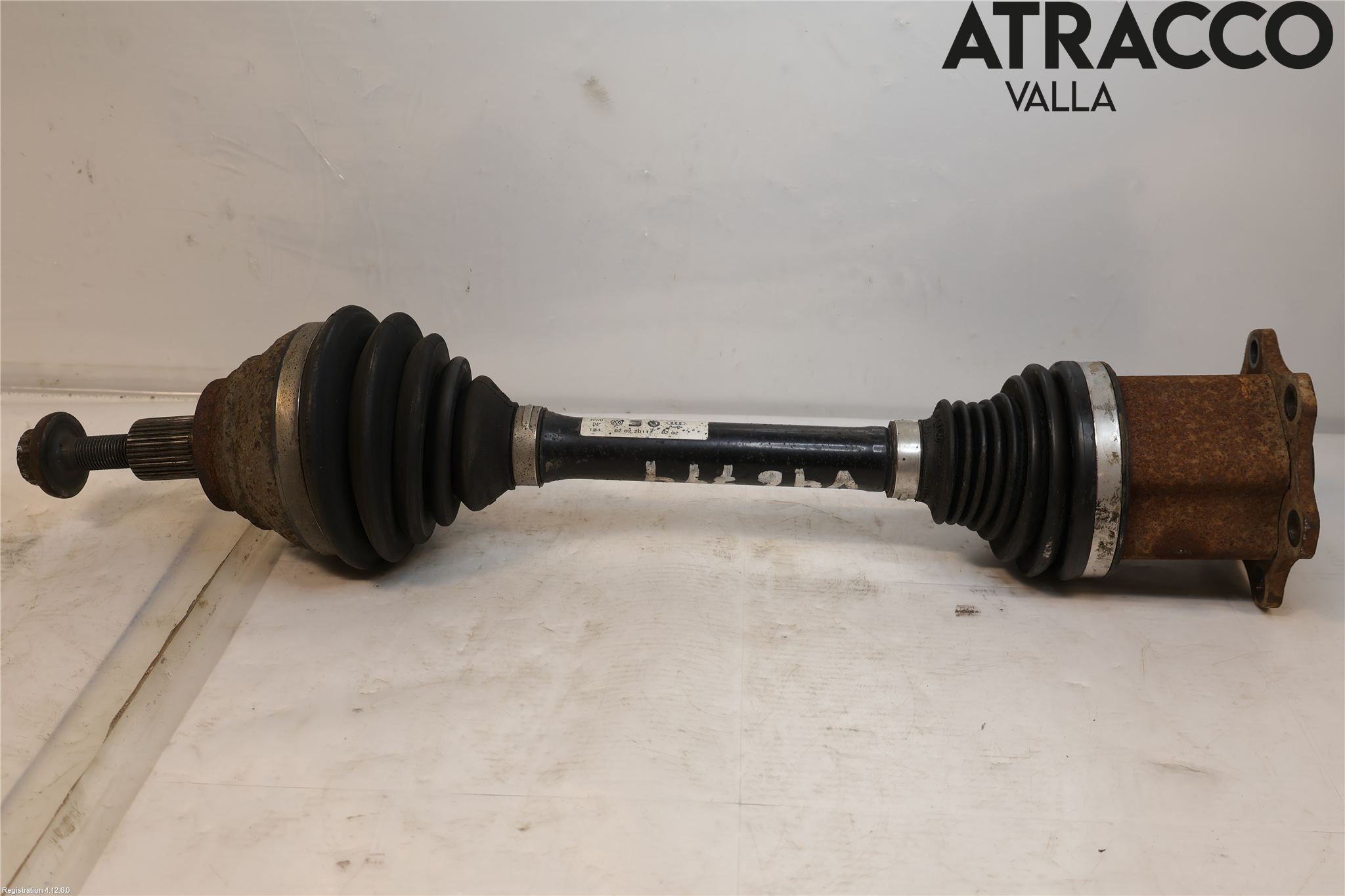 Volkswagen VW PASSAT 11-14 Drivaxel Fram Vänster