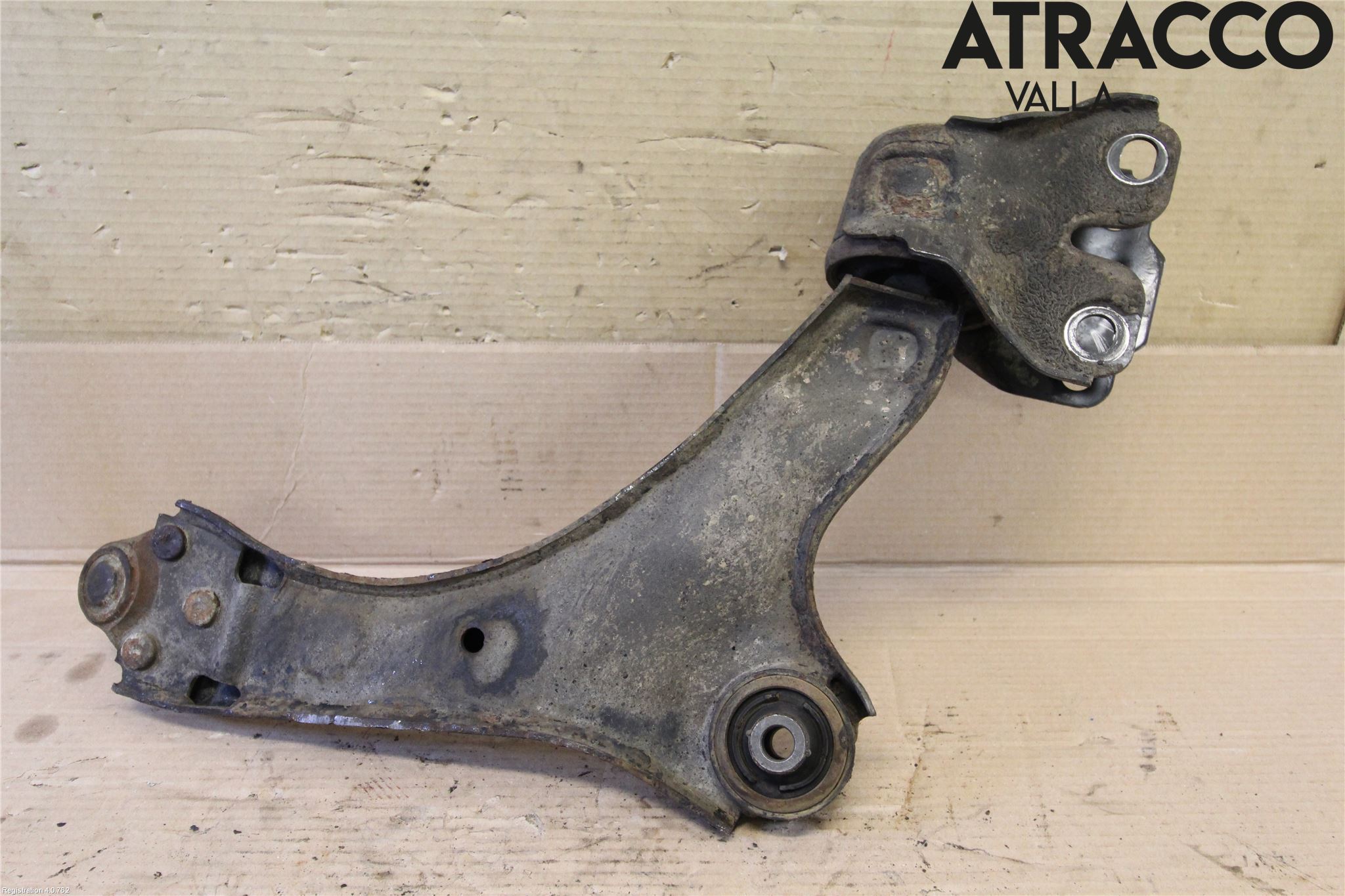 Volvo V60 14-18 Bärarm Fram Undre Vä