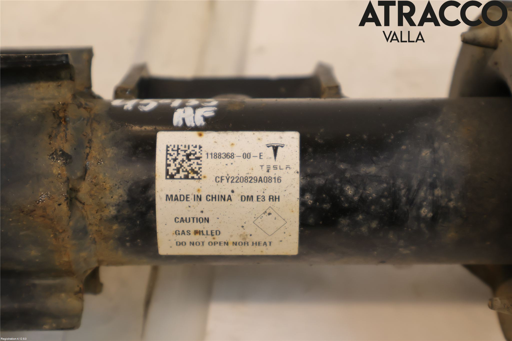 Tesla MODEL Y 21- Fjäderben Fram Höger