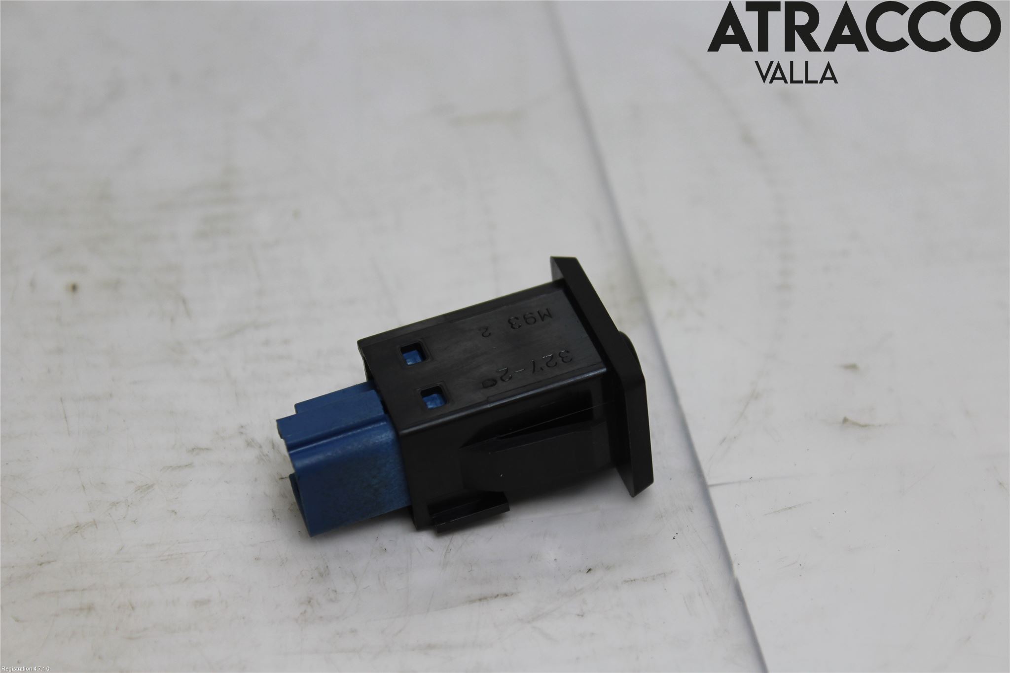 Mitsubishi OUTLANDER 13-21 Strömställare Baklucka