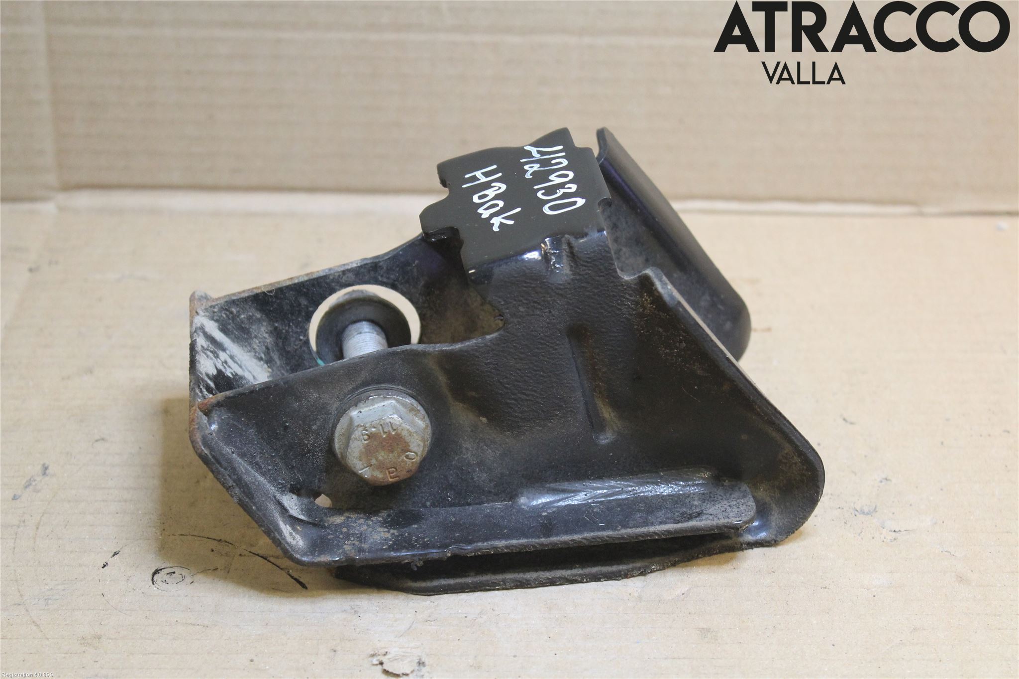 Renault TRAFIC/E-TECH 15- Bakaxel Fäste