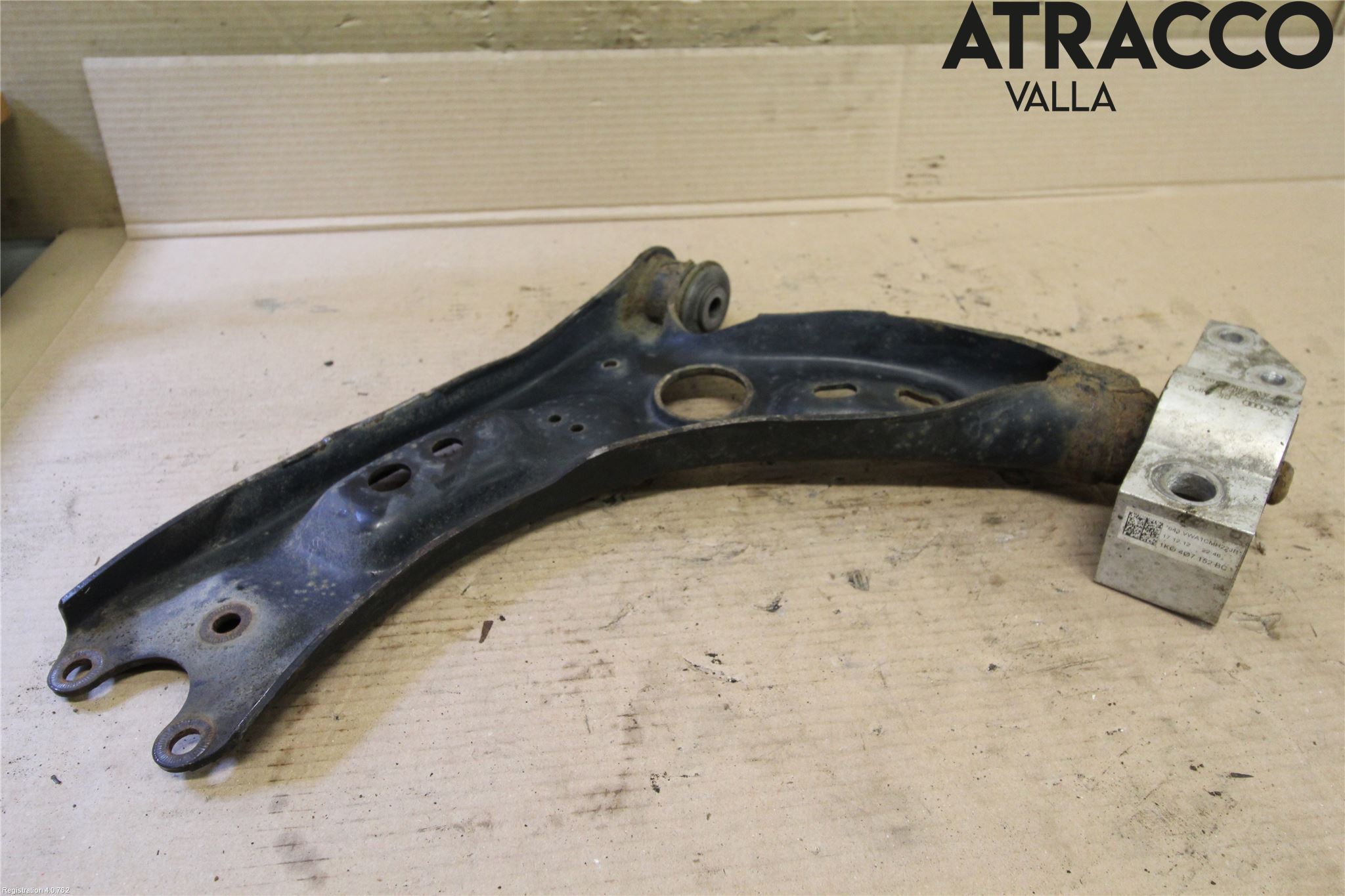 Volkswagen VW TOURAN 10-15 Bärarm Fram Undre Hö
