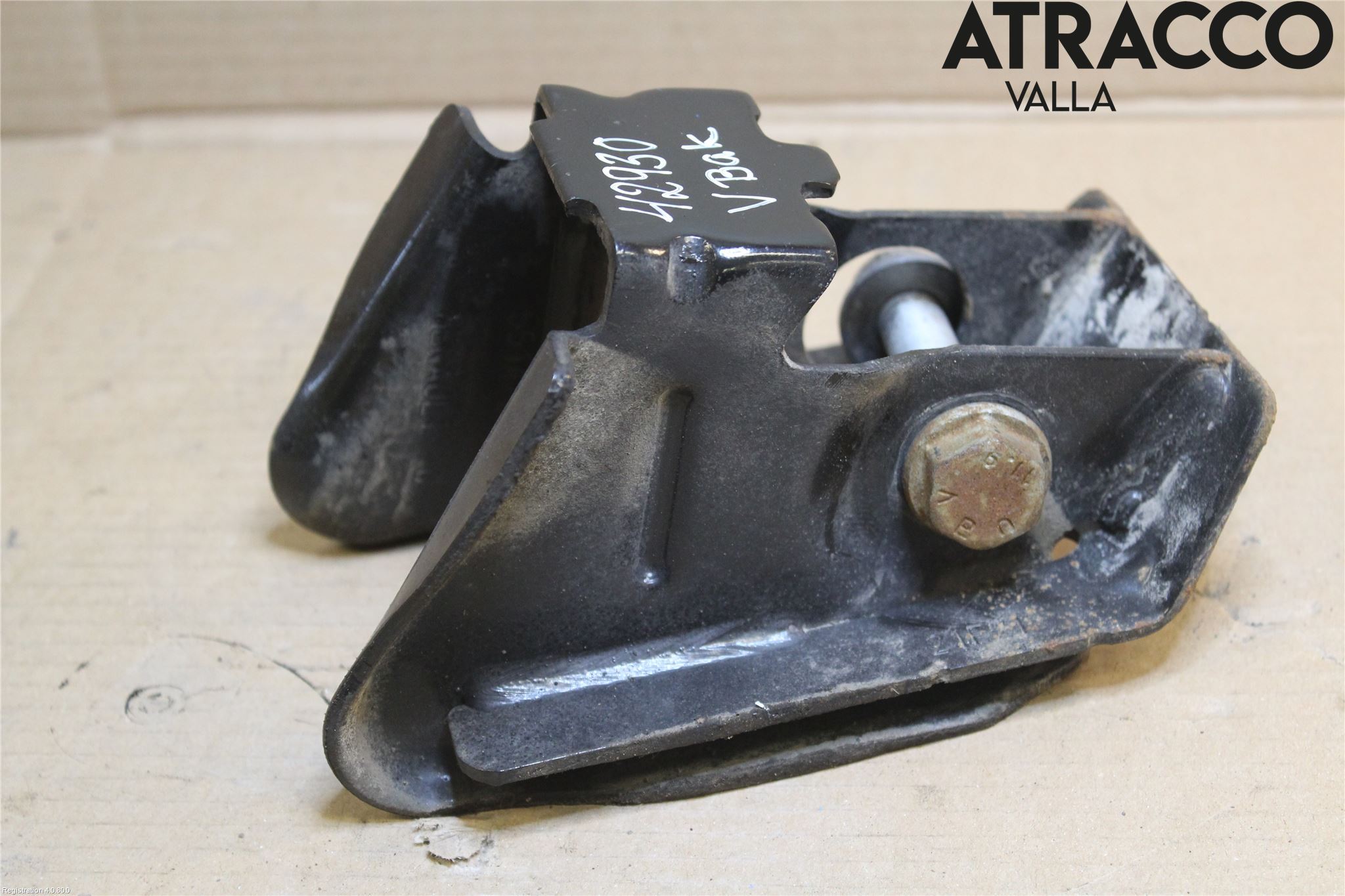 Renault TRAFIC/E-TECH 15- Bakaxel Fäste