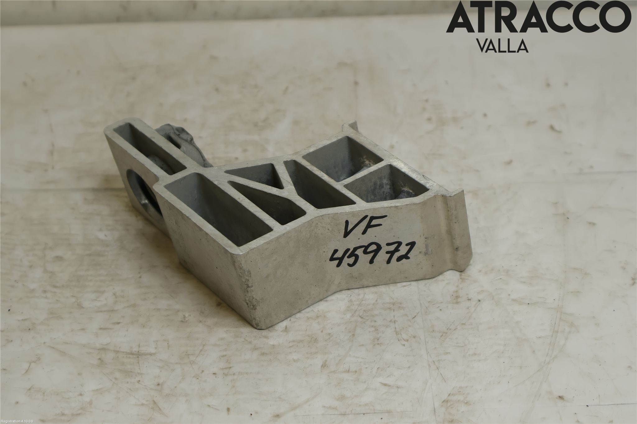 Mercedes-Benz MB E-KLASS (W213) 16-23 Kylarfäste-Ram-Balk