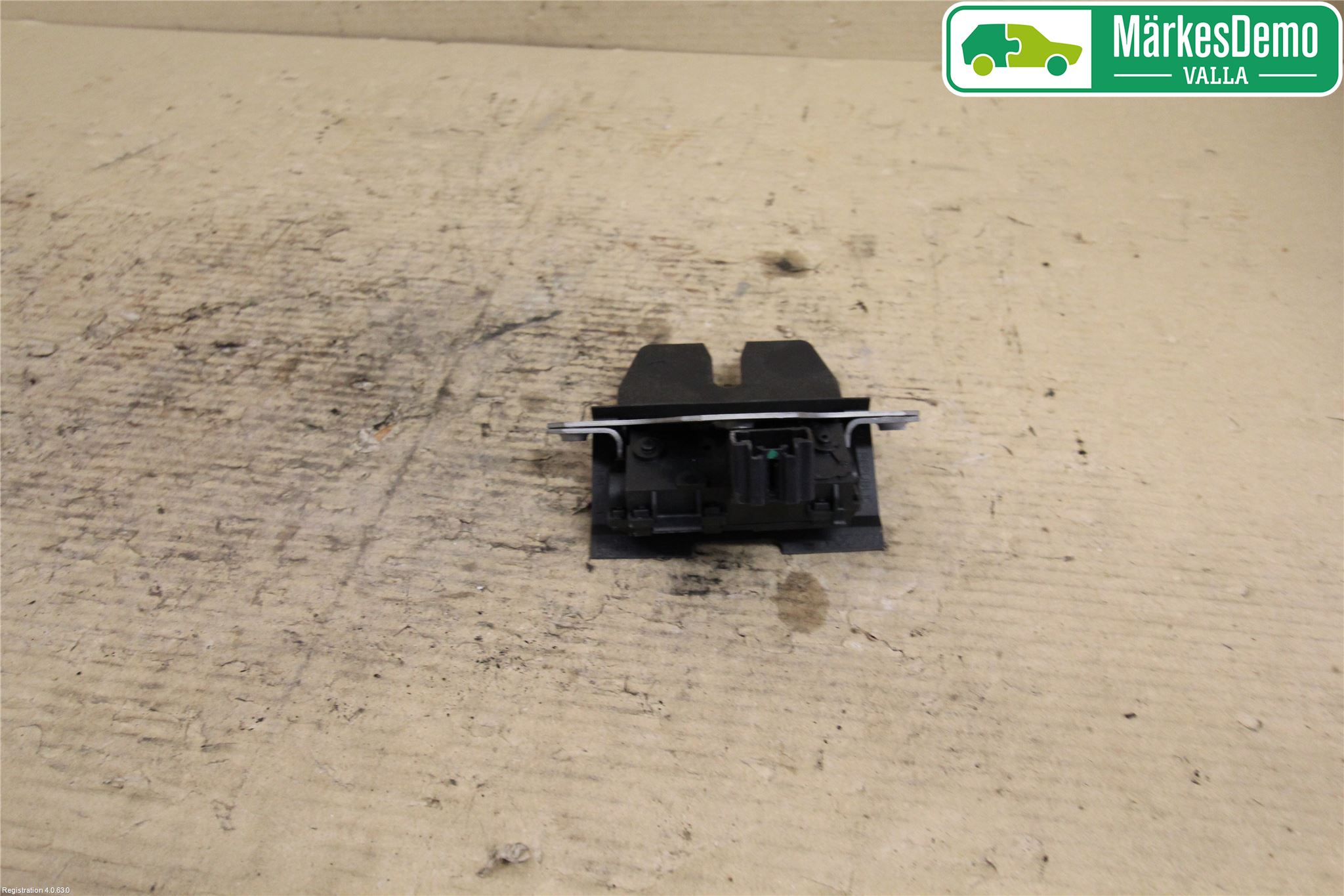 Volvo V40 12-19 Låskista Baklucka