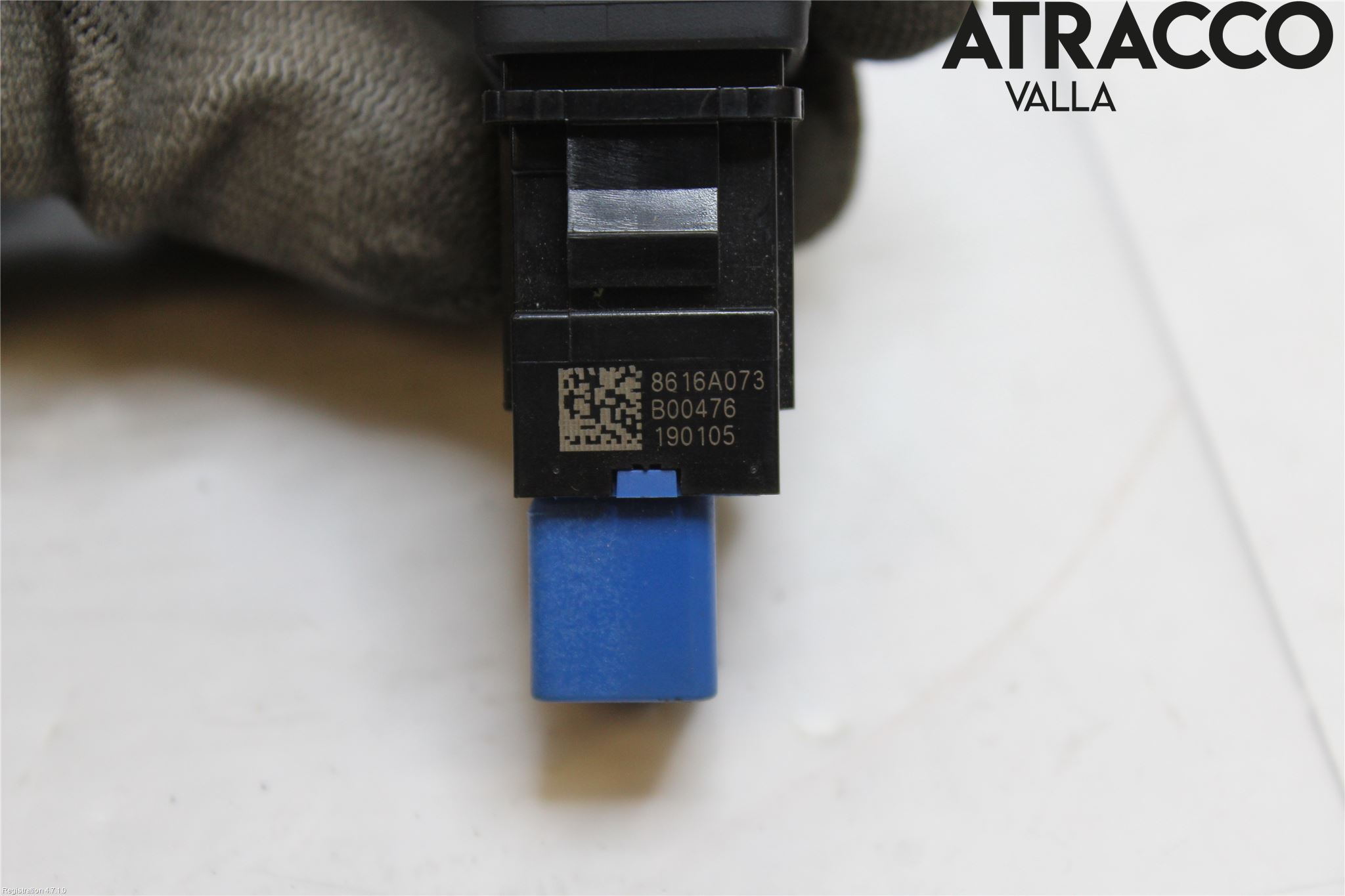 Mitsubishi OUTLANDER 13-21 Strömställare Baklucka