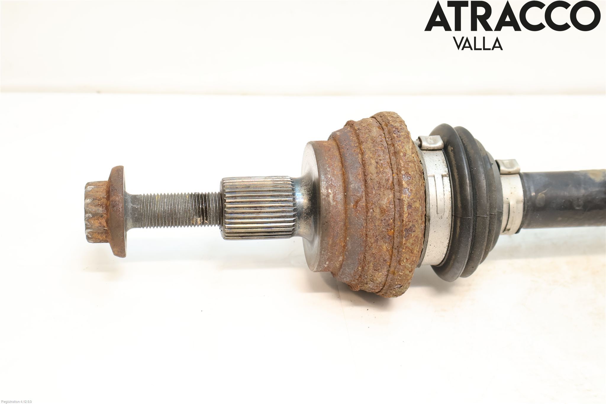 Volkswagen VW PASSAT 15-19 Drivaxel Bak Höger