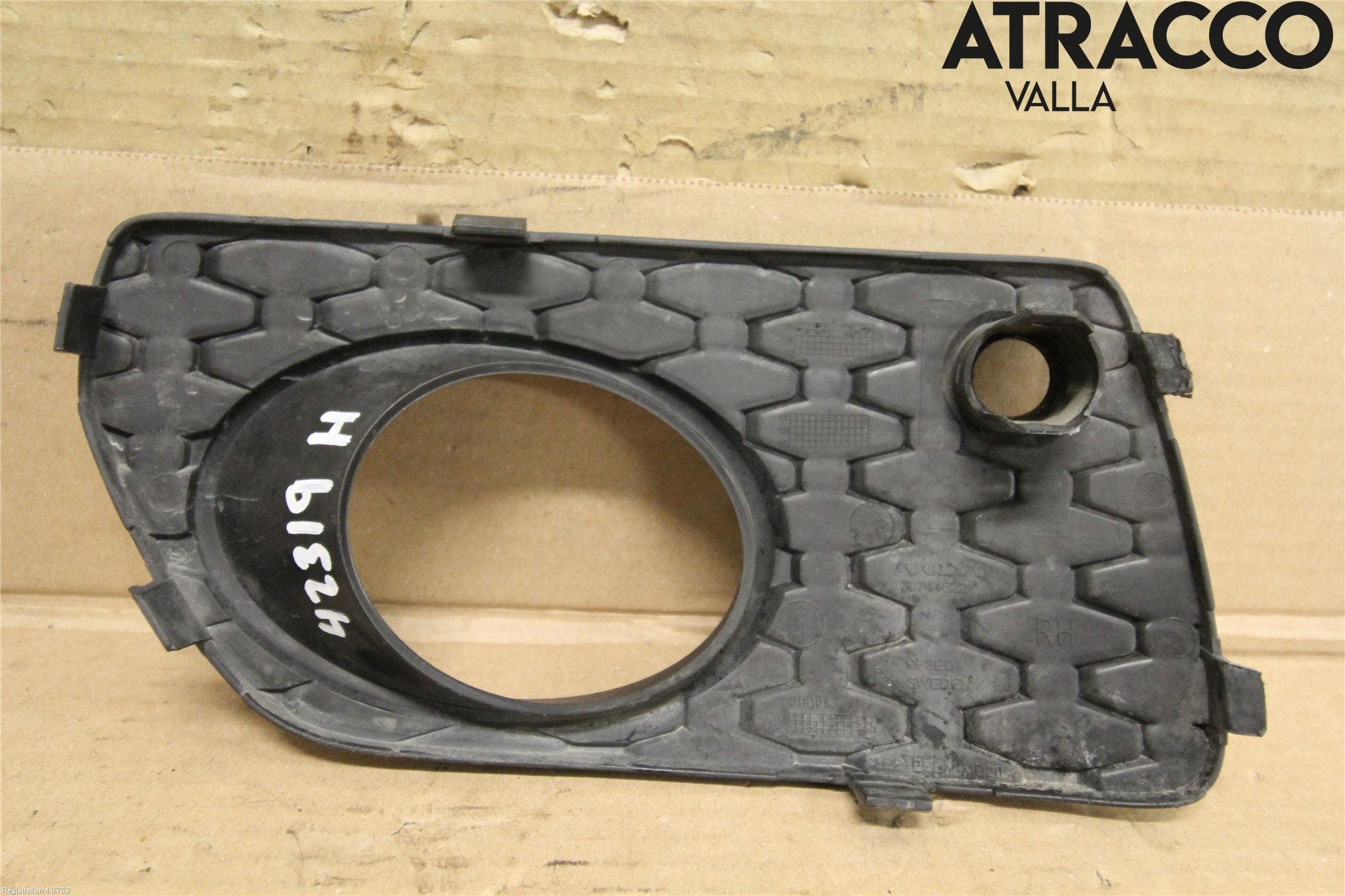 Volvo XC70 08-13 Dimljussarg Fram