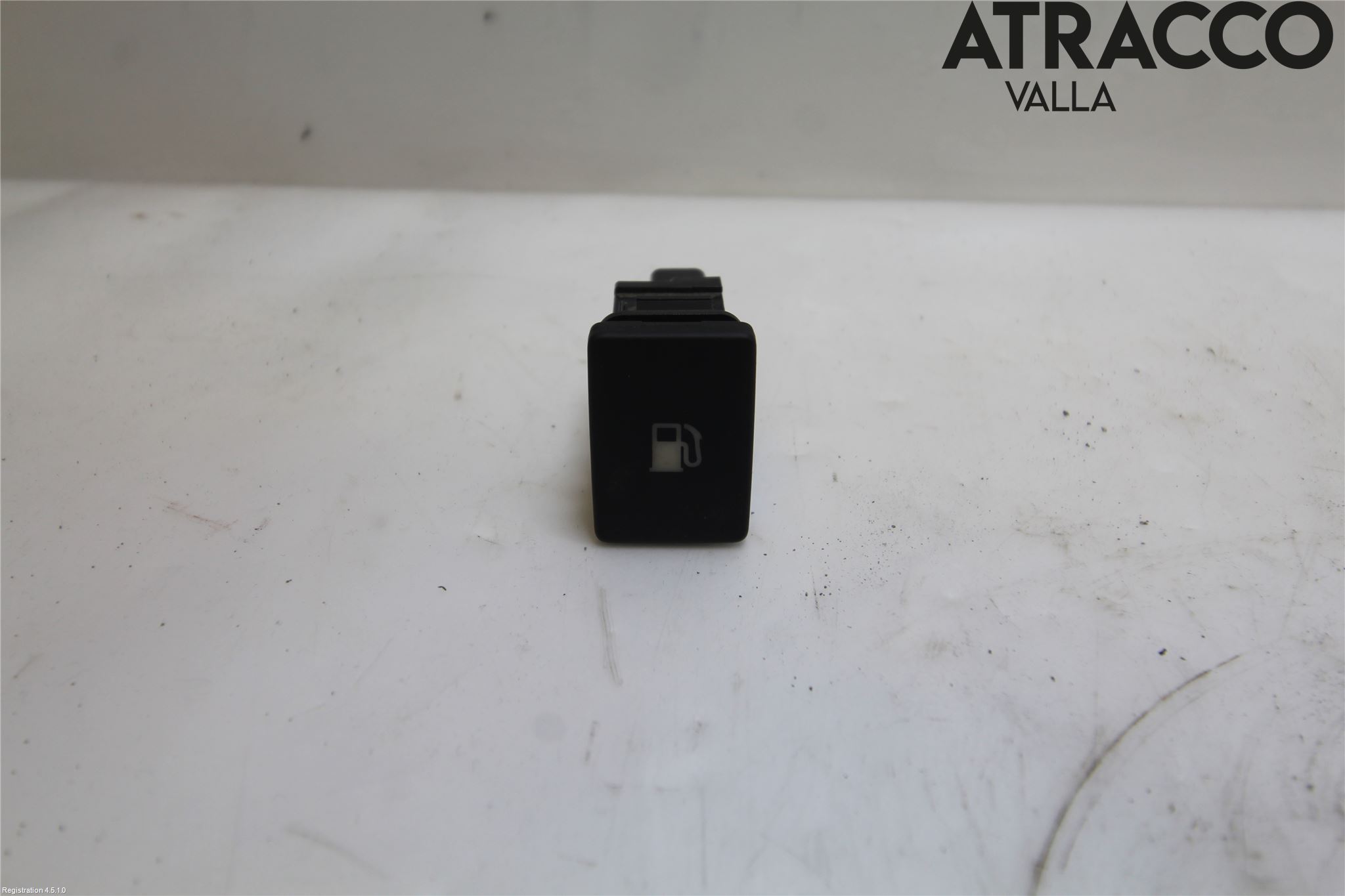 Toyota AVENSIS 16-18 Strömställare Tanklucka