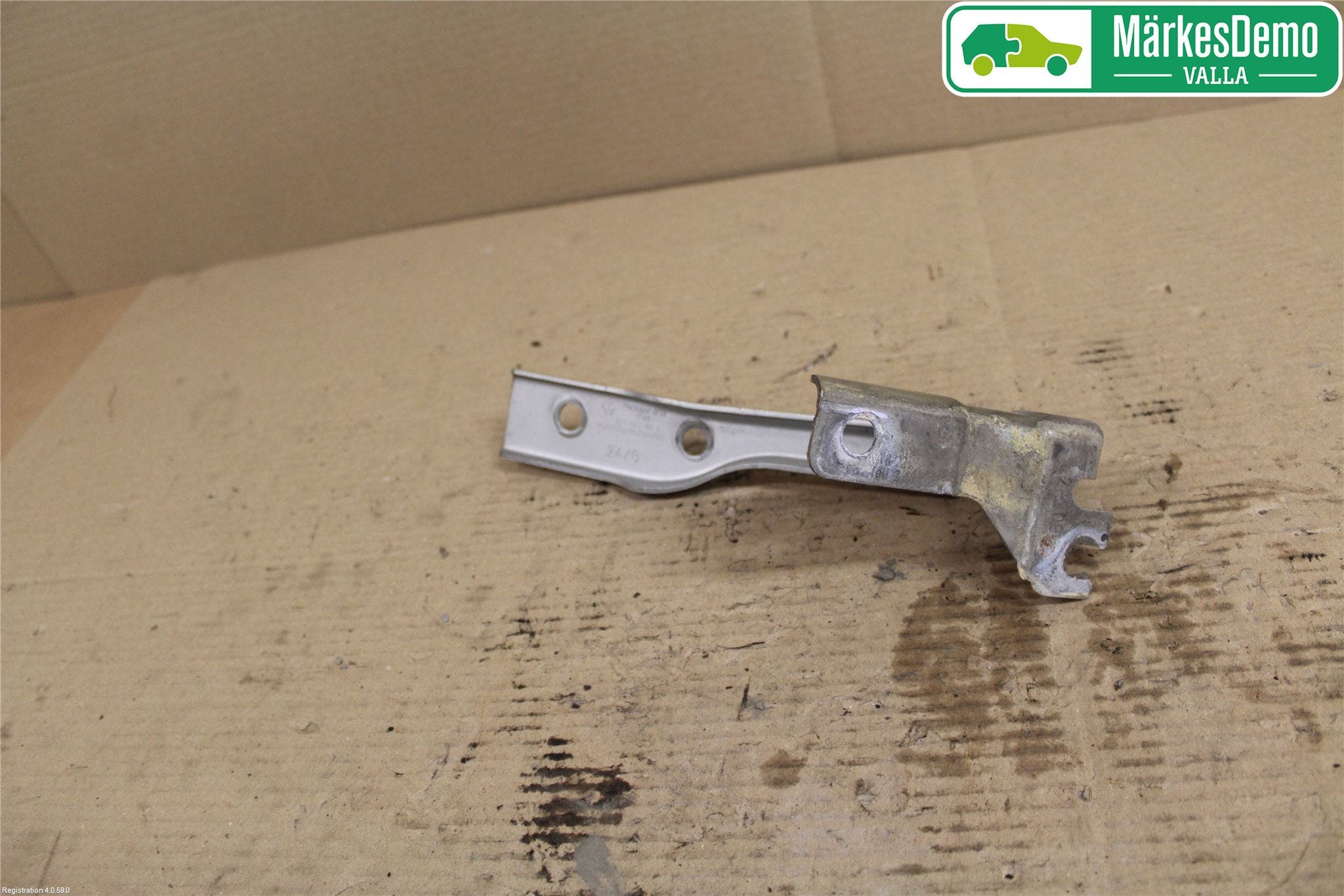 Volkswagen VW POLO 10-17 Huvgångjärn