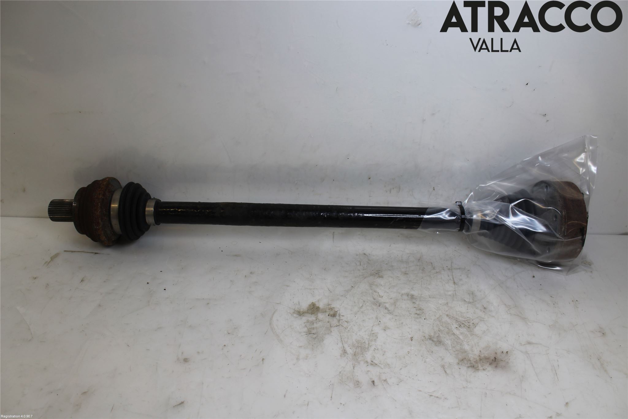 Volkswagen VW PASSAT 15-19 Drivaxel Bak Höger