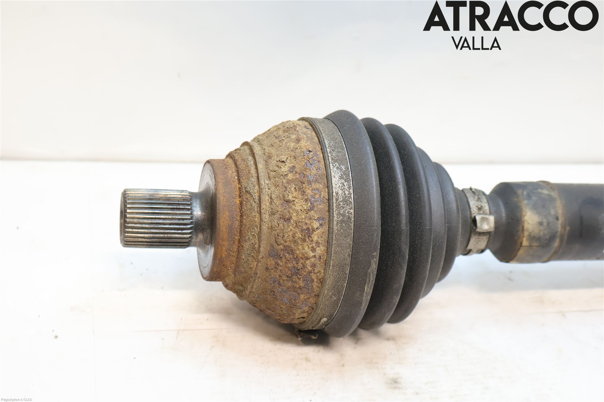 Volkswagen VW CADDY 11-15 Drivaxel Fram Höger