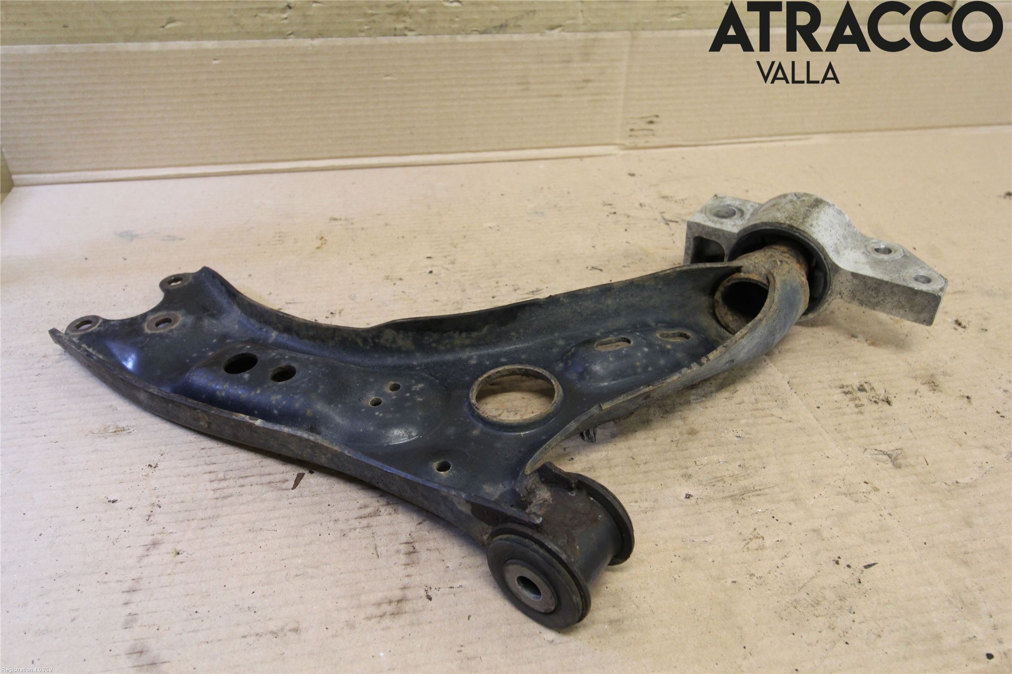 Volkswagen VW TOURAN 10-15 Bärarm Fram Undre Vä
