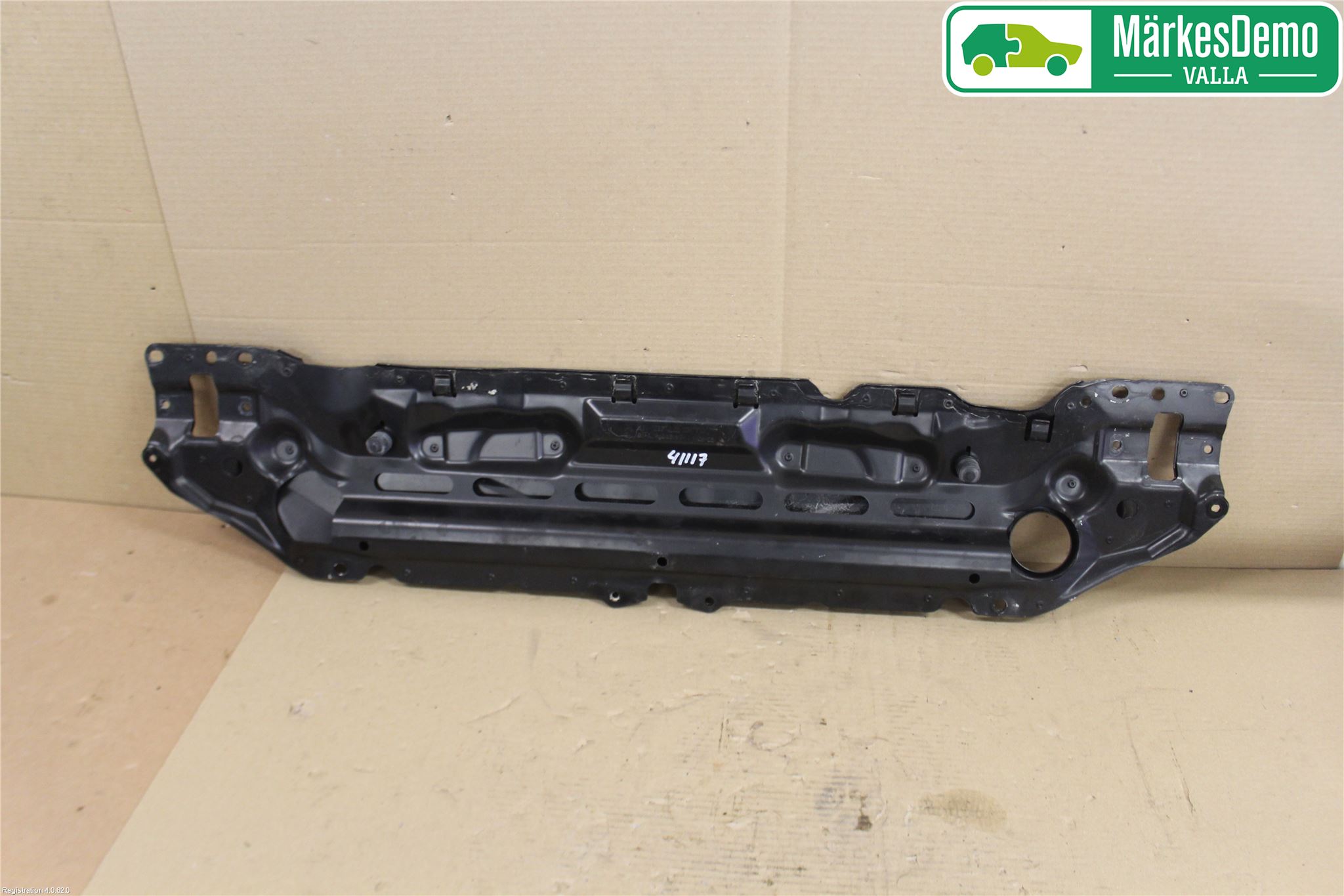 BMW 5 E60/61 Sed/Tou 02-10 Front Huvlåsplåt-Balk