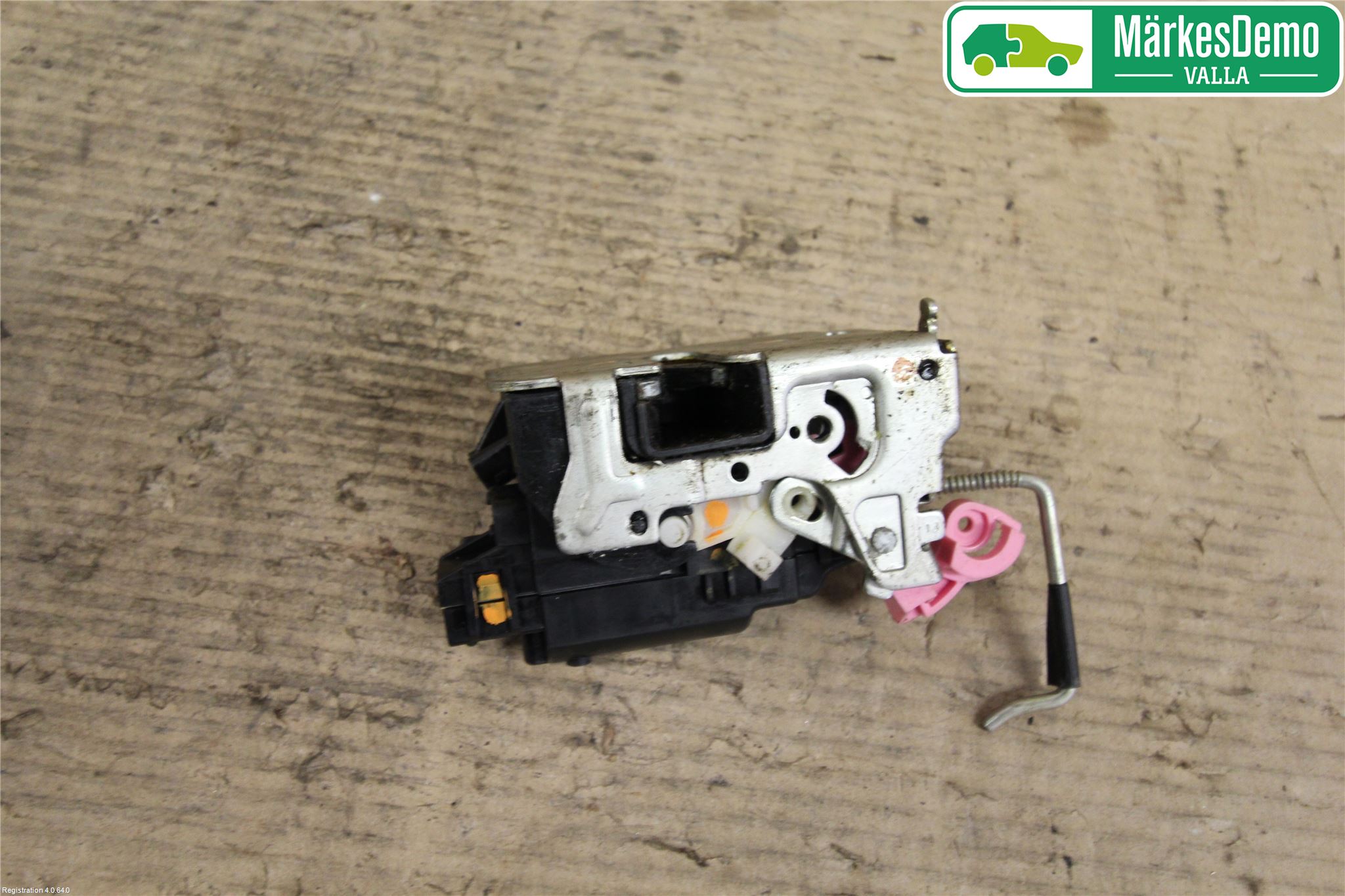 Dacia DUSTER 10-17 Låskista-Dörrlås