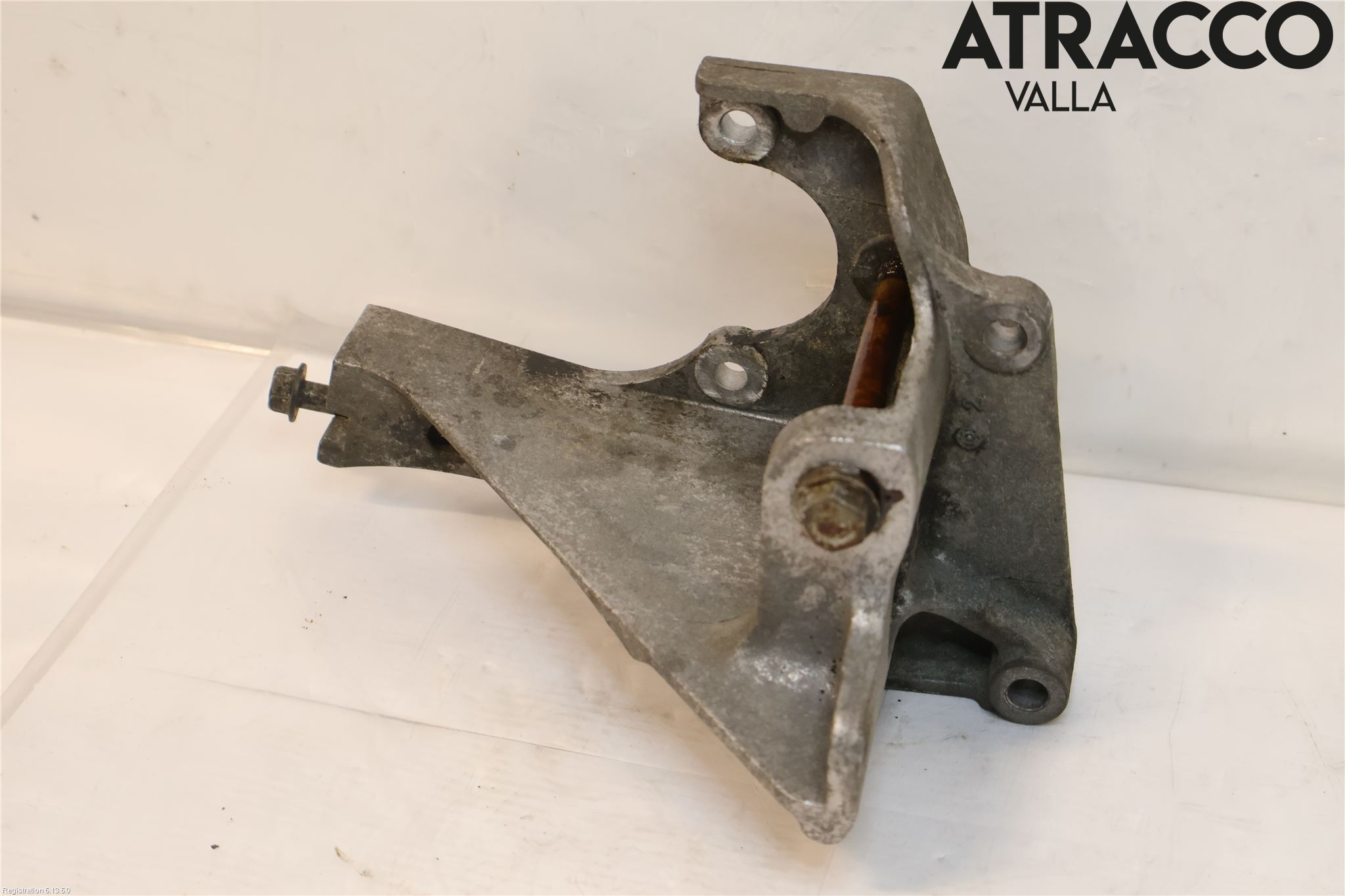 Subaru LEGACY    04-06 Styrservopumpsfäste
