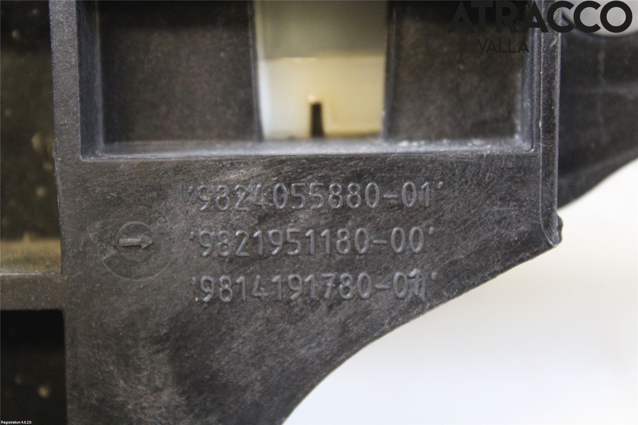 Peugeot 3008 17-24 Front Huvlåsplåt-Balk
