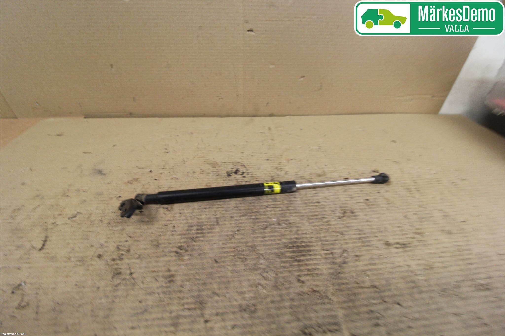 Toyota VERSO-S 11-16 Gasfjäder Baklucka