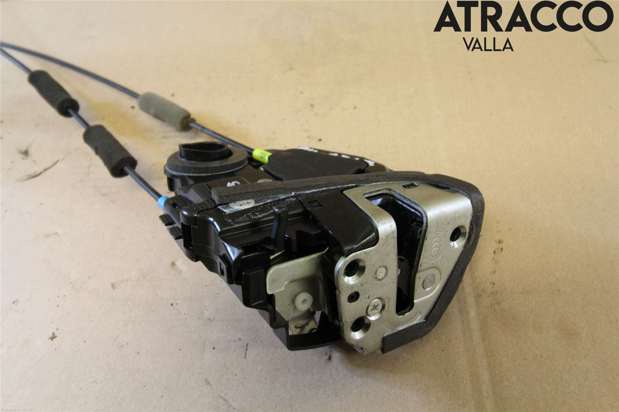 Toyota AVENSIS 09-15 Låskista-Dörrlås