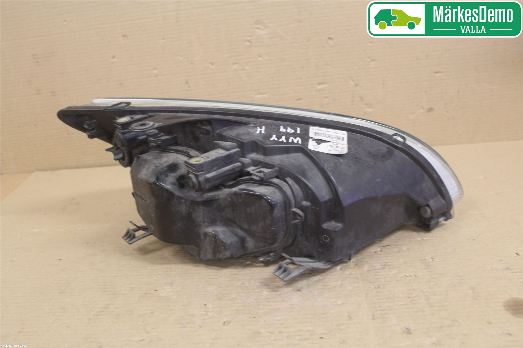 Ford FOCUS     04-07 Strålkastare Höger