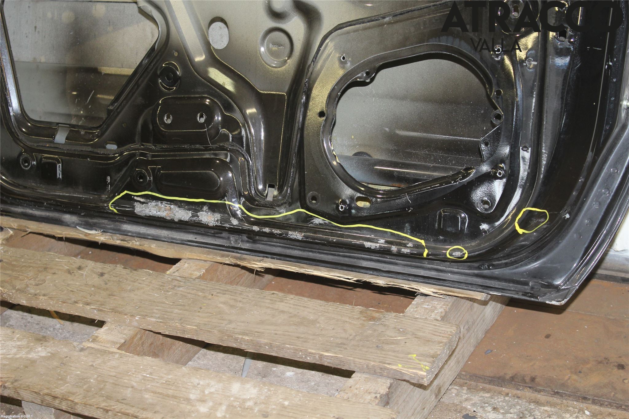 Nissan NAVARA 05-16 Dörr Fram Vänster