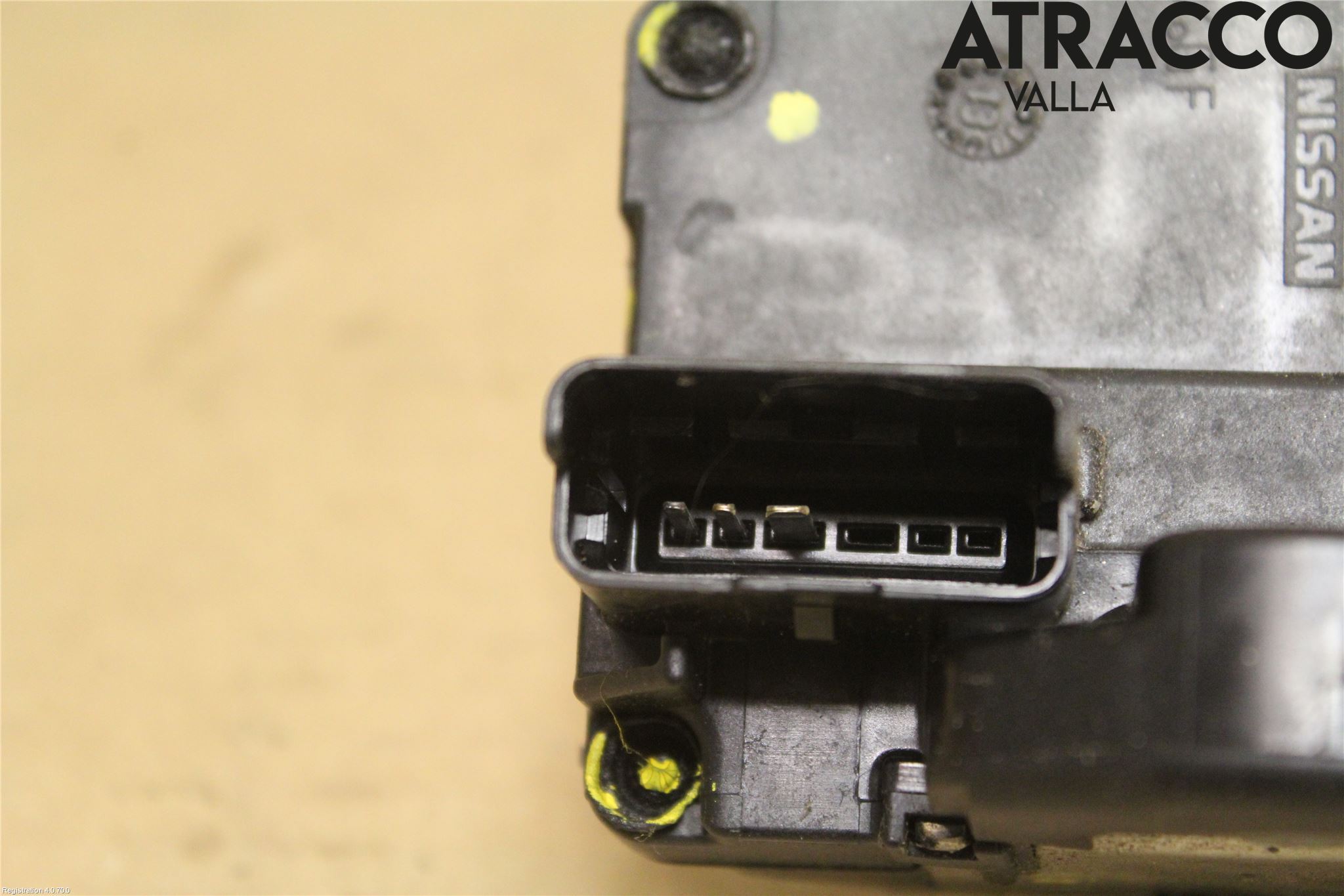 Nissan NAVARA 05-16 Låskista-Dörrlås