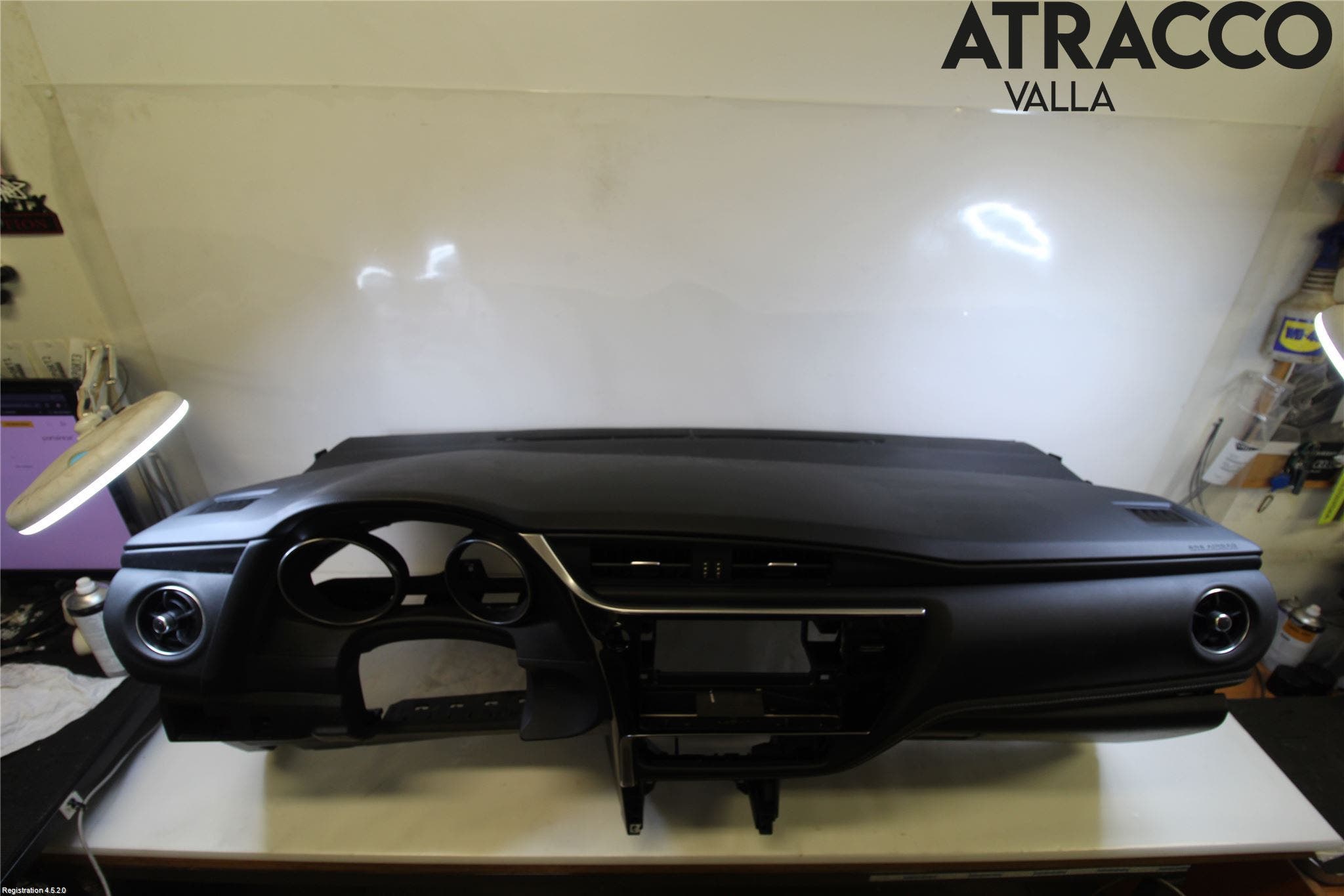 Toyota AURIS 13-19 Instrumentbräda