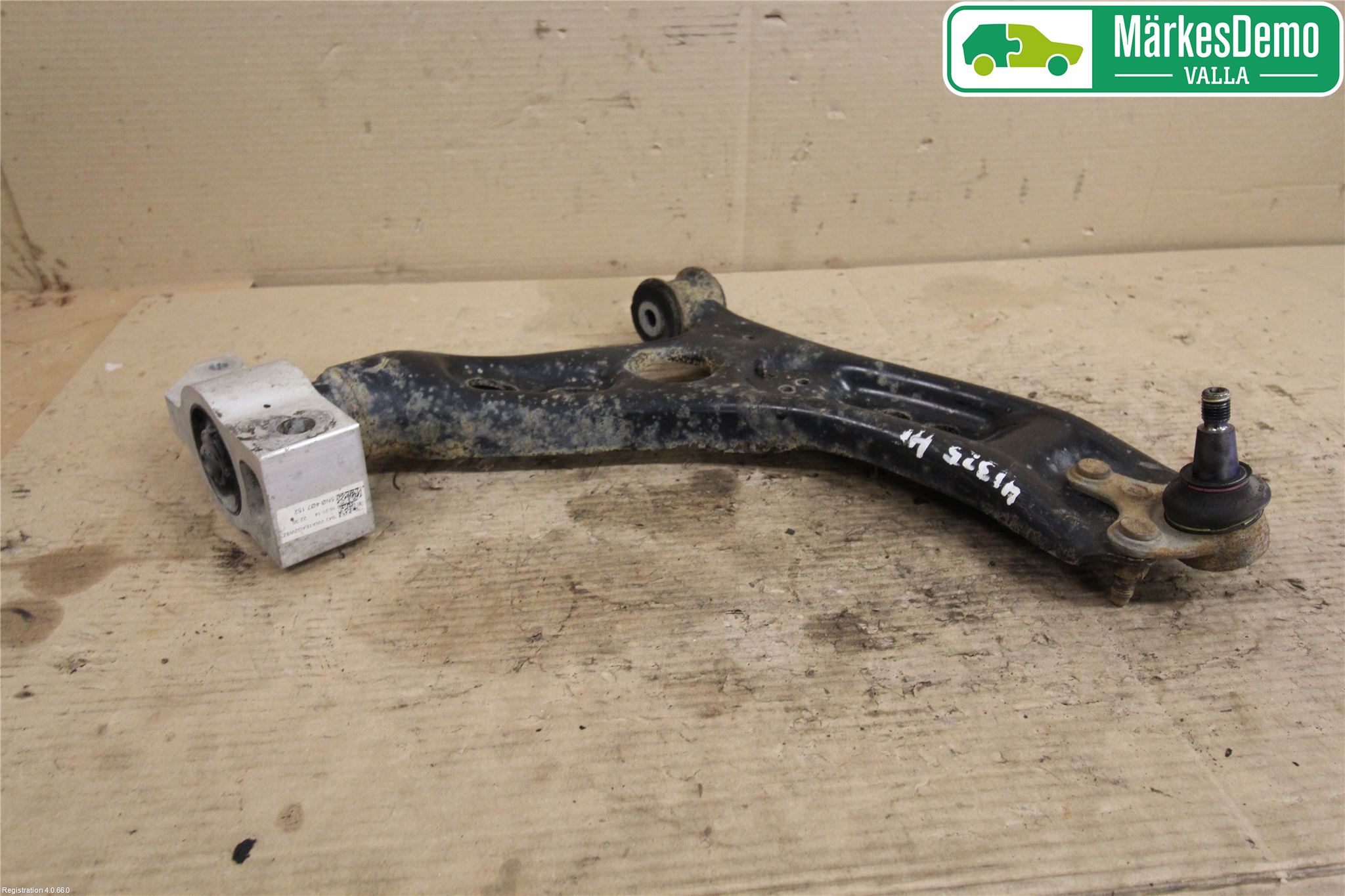 Volkswagen VW PASSAT 11-14 Bärarm Fram Undre Hö