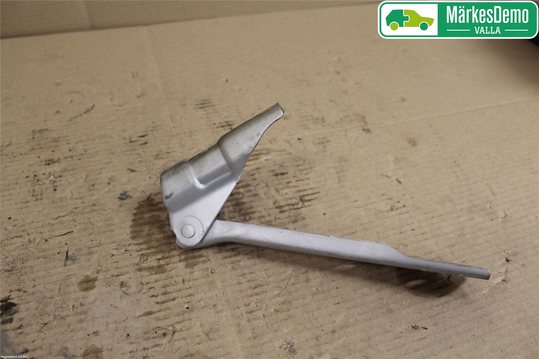 Volkswagen VW POLO 10-17 Huvgångjärn