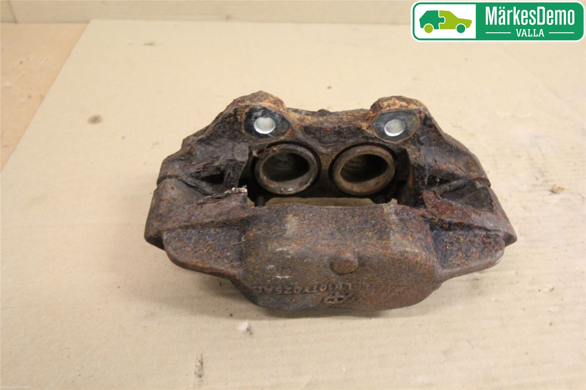 Landrover DEFENDER (L316) 07-16 Bromsok Fram Vänster