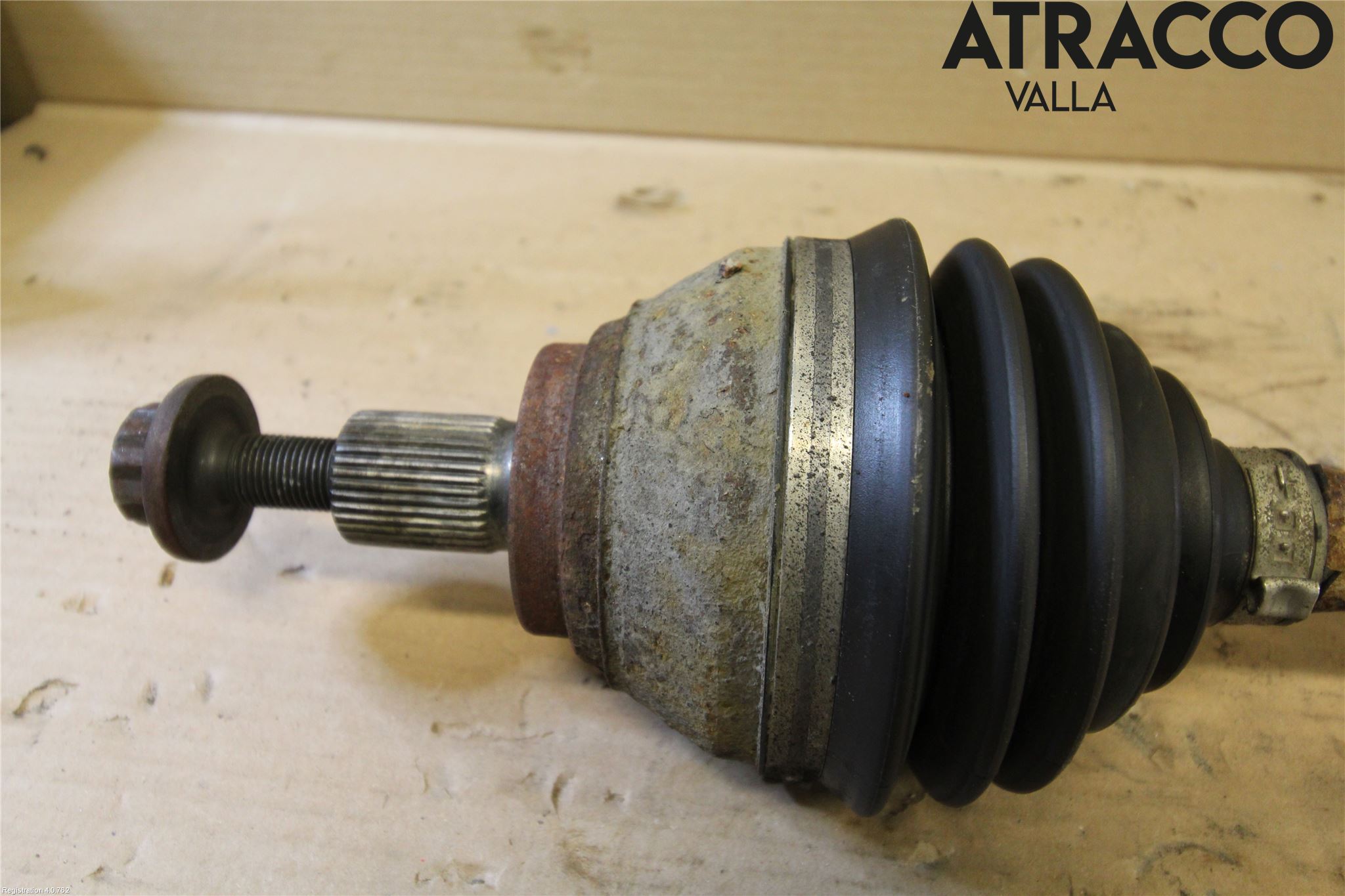 Volkswagen VW TIGUAN 16-24 Drivaxel Fram Höger