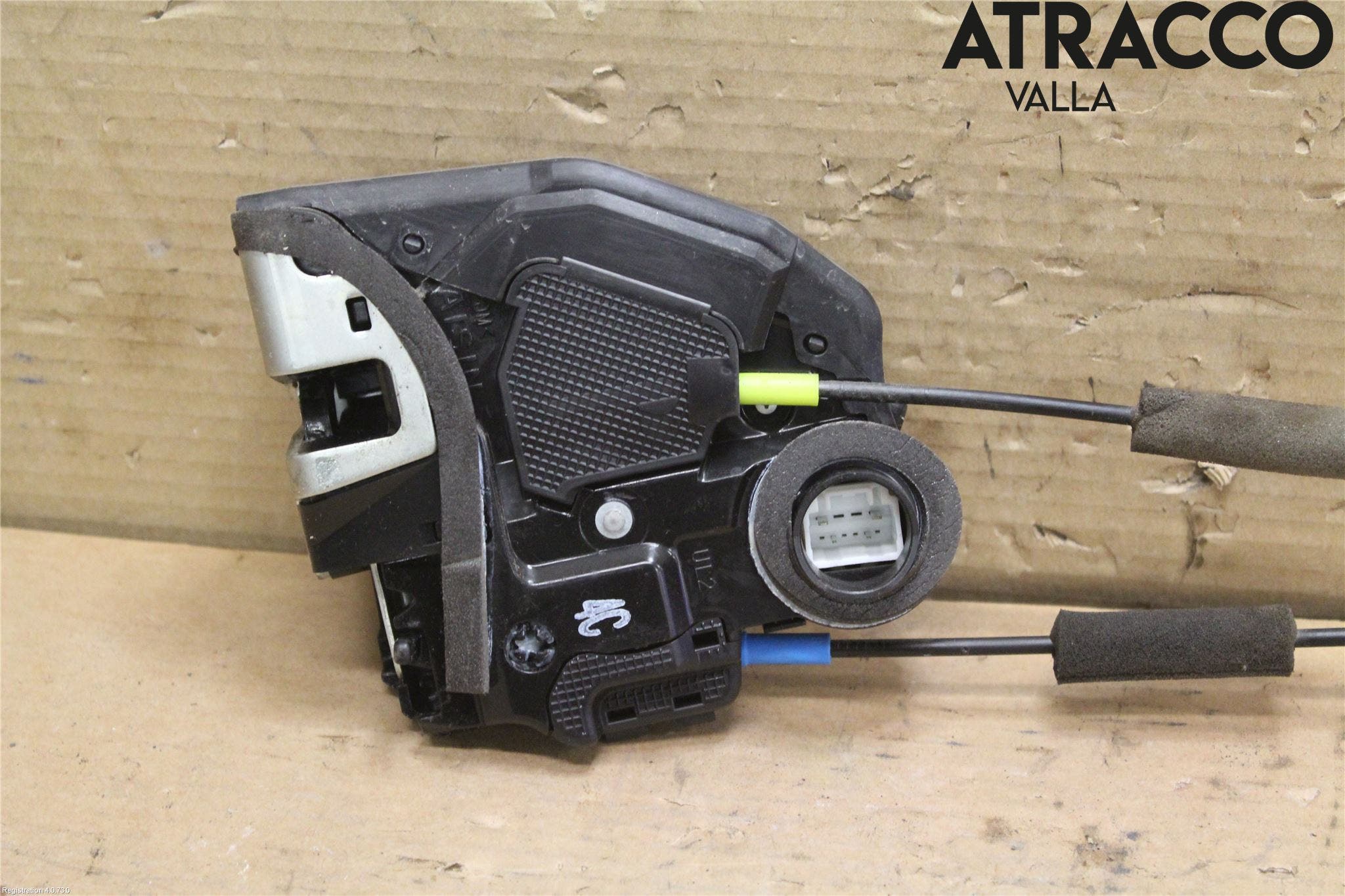 Toyota AVENSIS 09-15 Låskista-Dörrlås