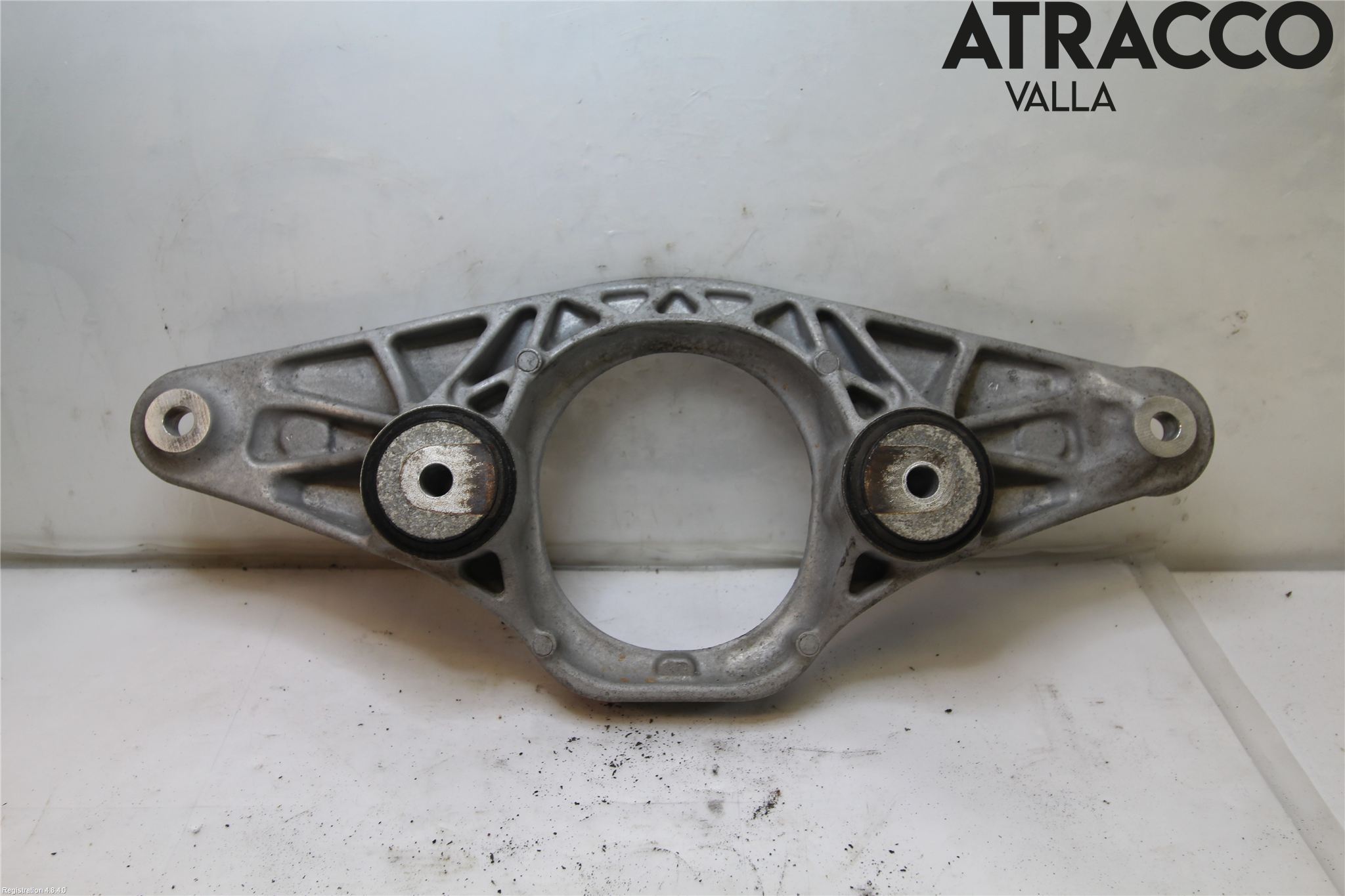 BMW 5 F10/F11/F18 09-17 Bakaxel Fäste