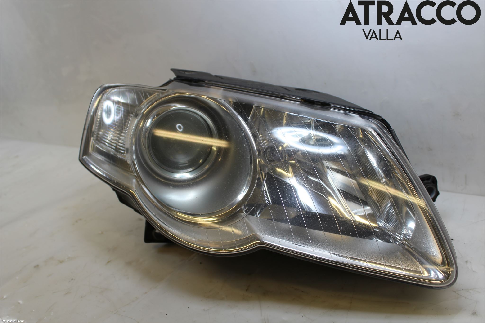 Volkswagen VW PASSAT 05-11 Strålkastare Höger