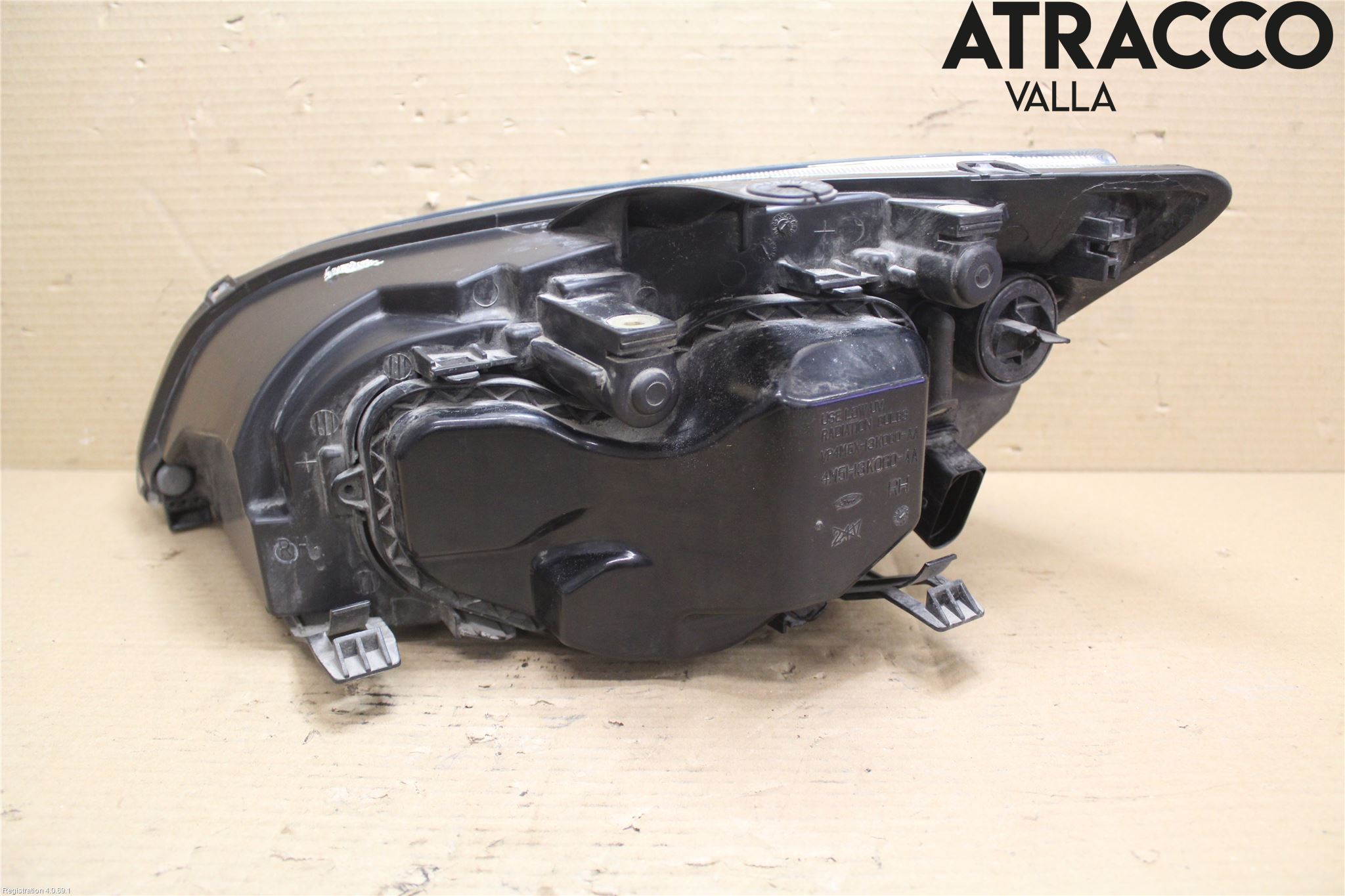 Ford FOCUS     04-07 Strålkastare Höger