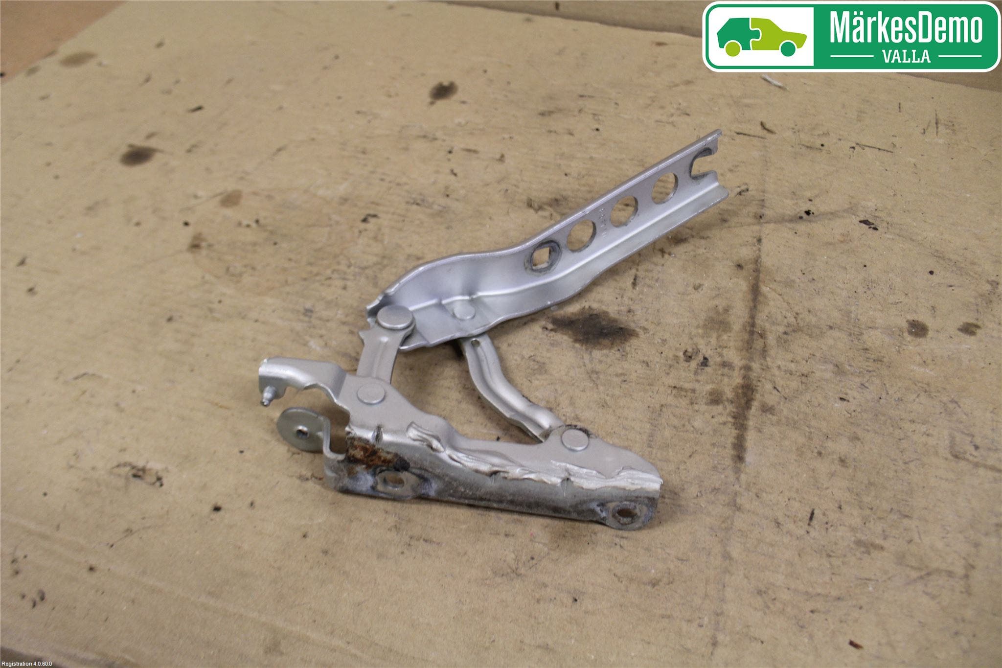 Skoda OCTAVIA (1Z) 05-13 Huvgångjärn