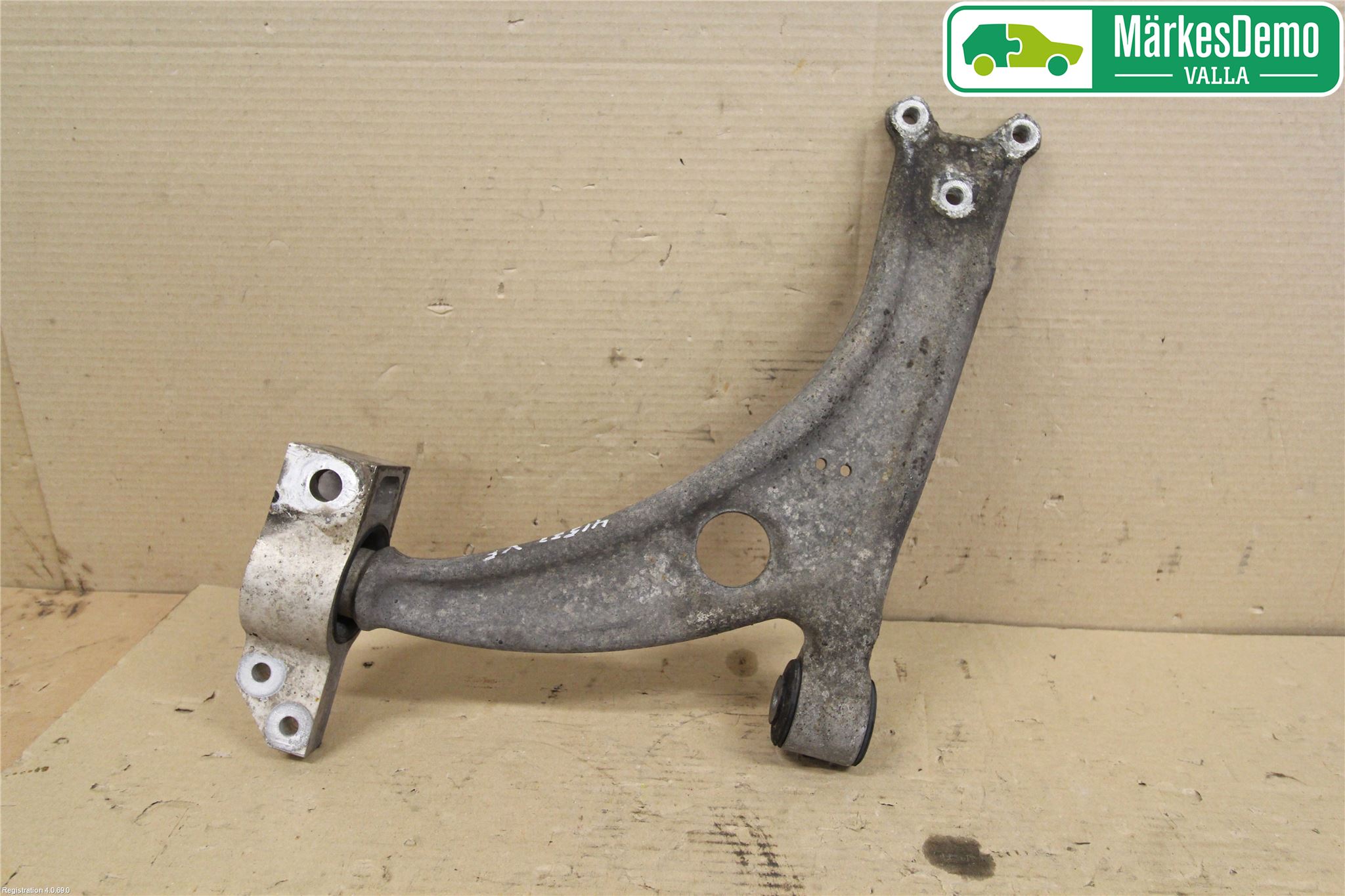 Volkswagen VW PASSAT 05-11 Bärarm Fram Undre Vä