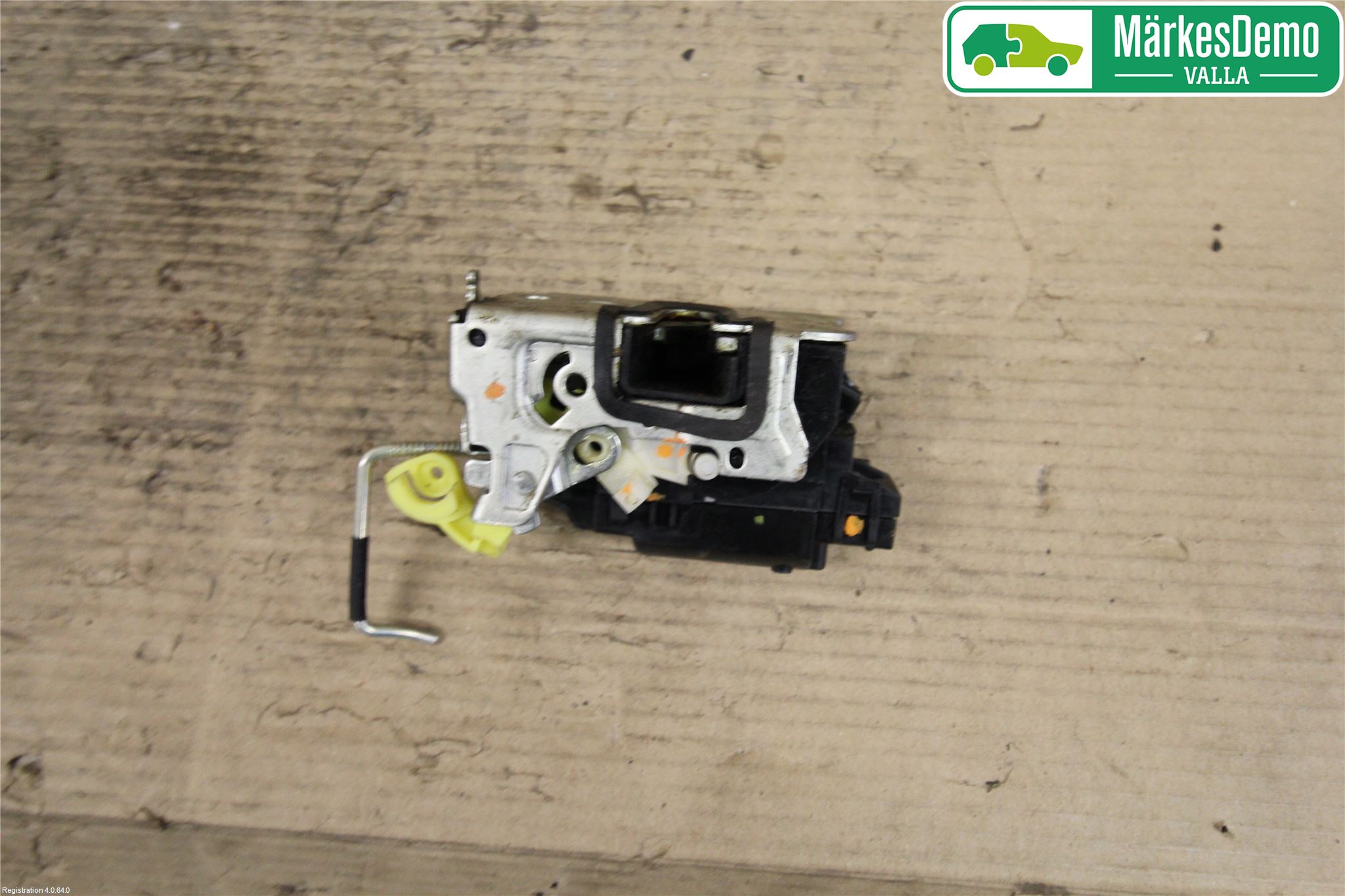 Dacia DUSTER 10-17 Låskista-Dörrlås