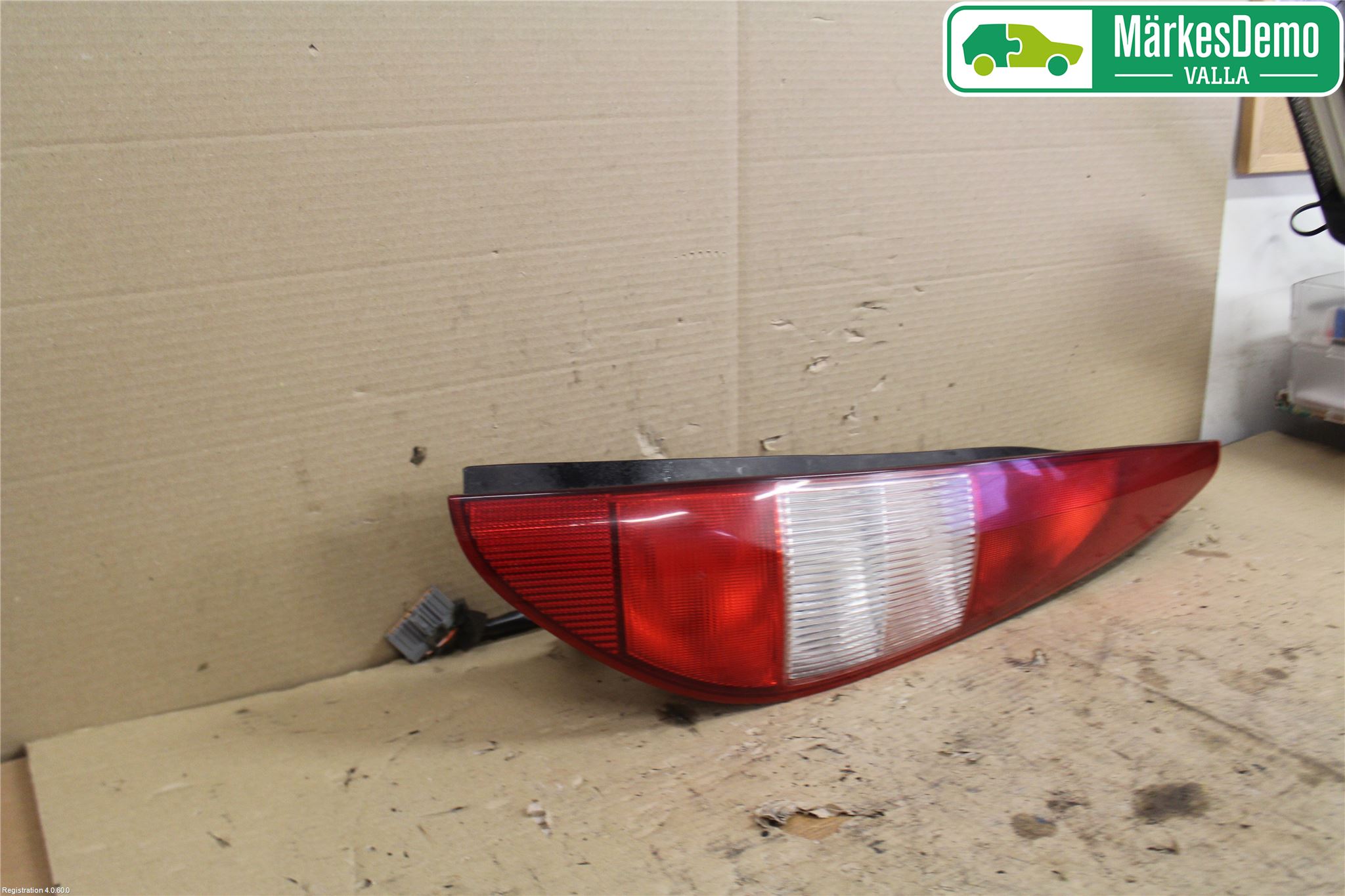 Ford MONDEO     01-06 Bakljus Höger