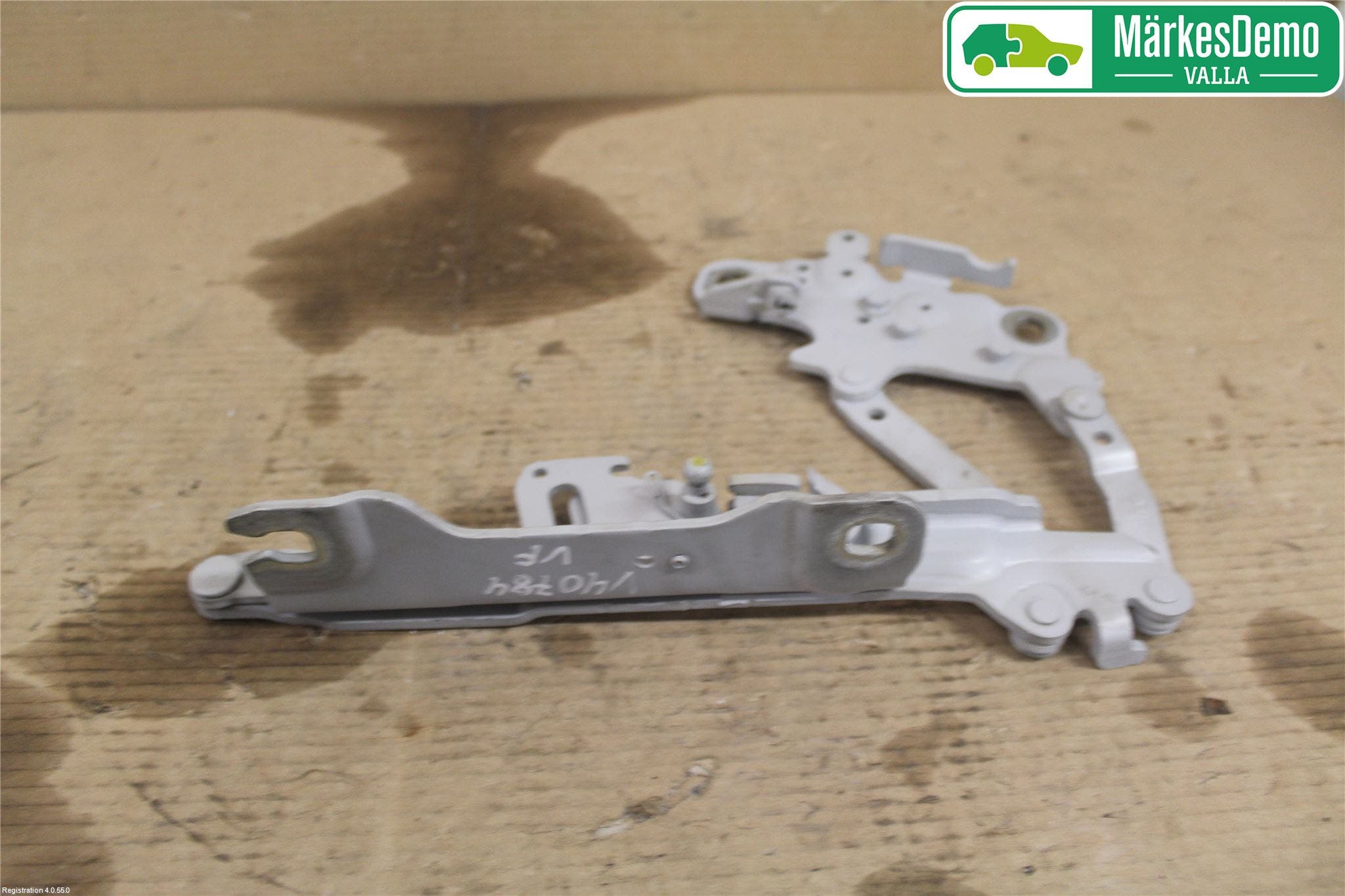 BMW 3 F30/F31/F80 12-19 Huvgångjärn